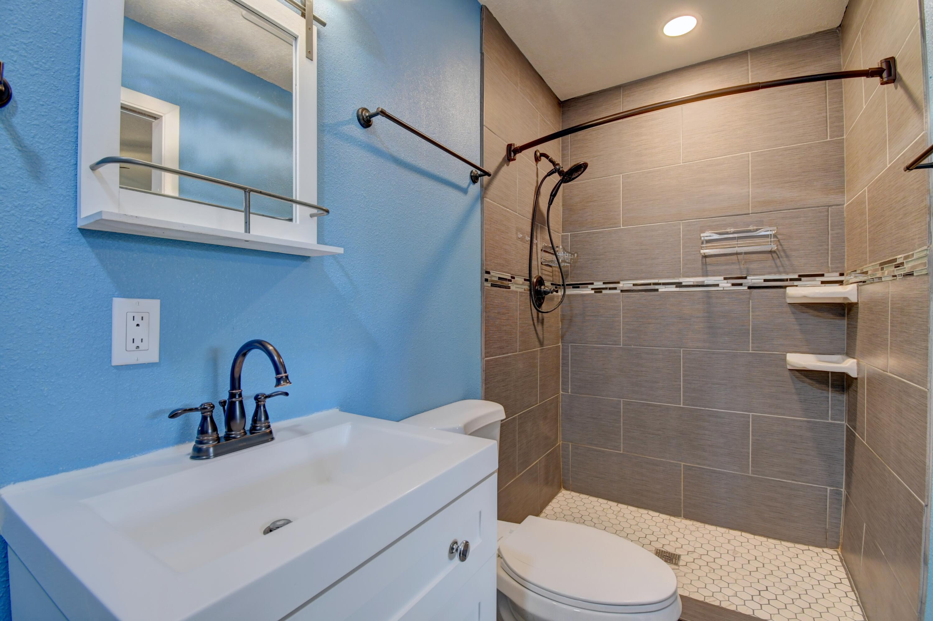Photo 7 — 3112 Valencia Drive NE