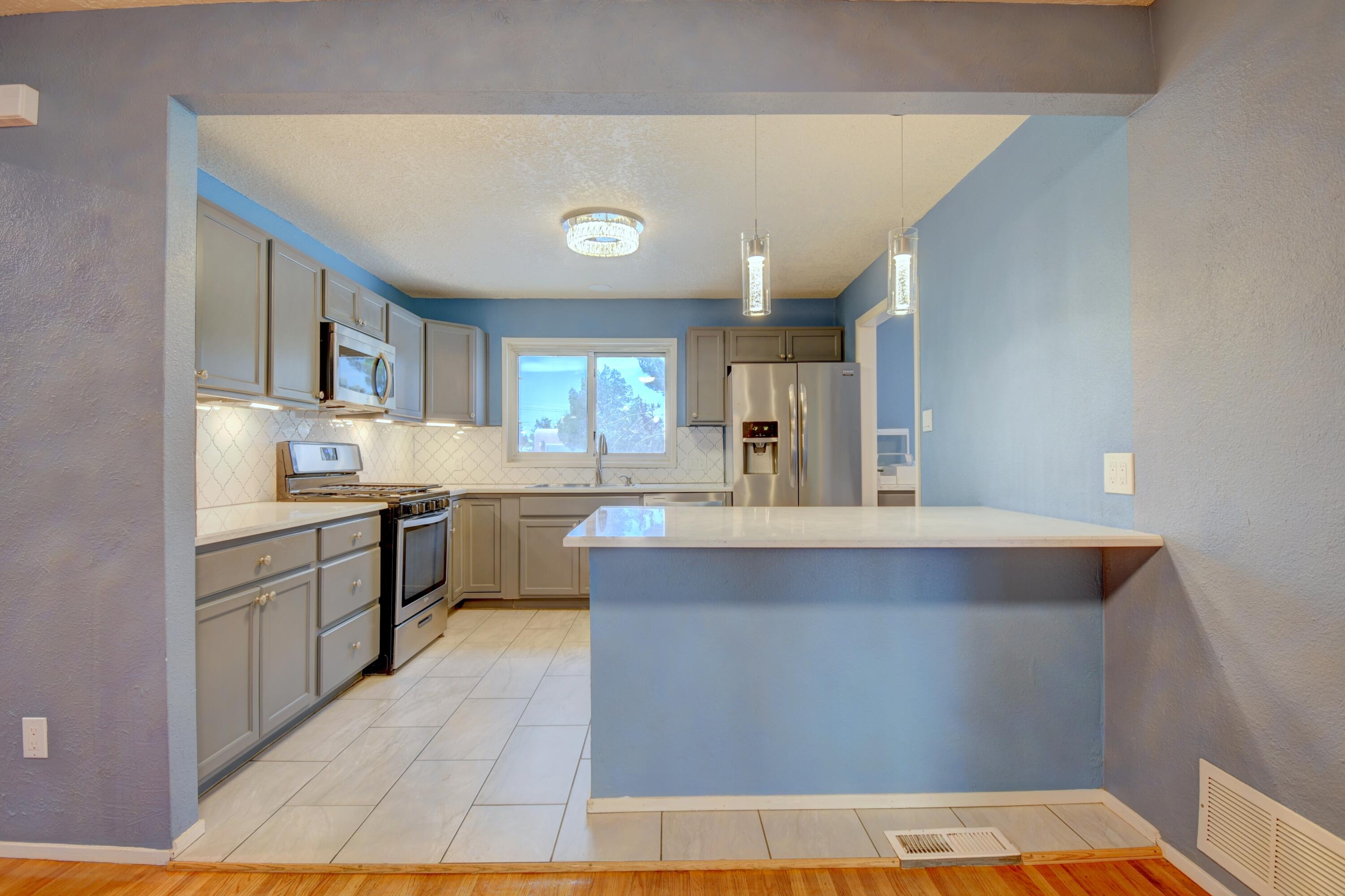 Photo 12 — 3112 Valencia Drive NE