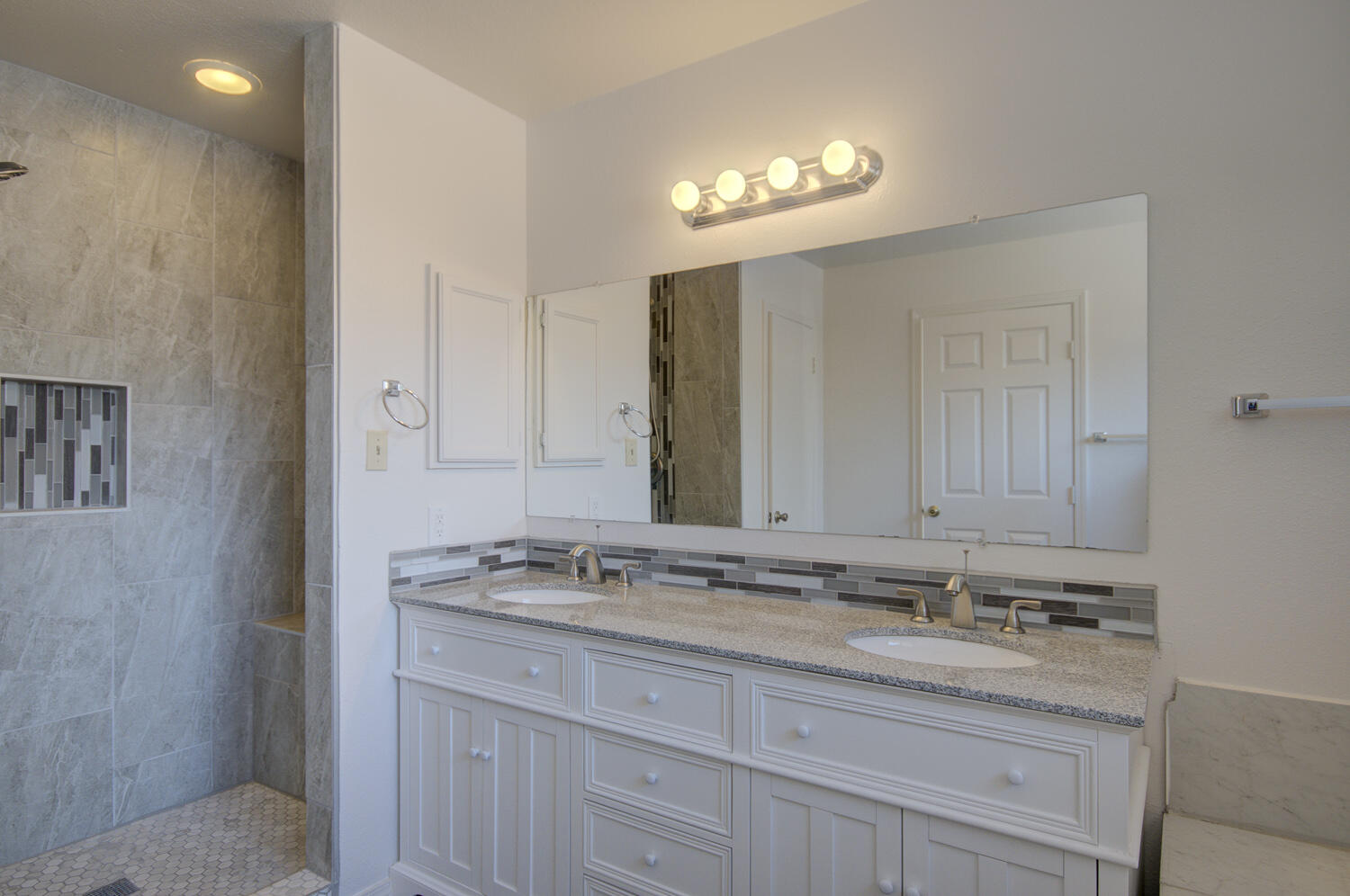 Photo 11 — 2574 Bogie Road SE