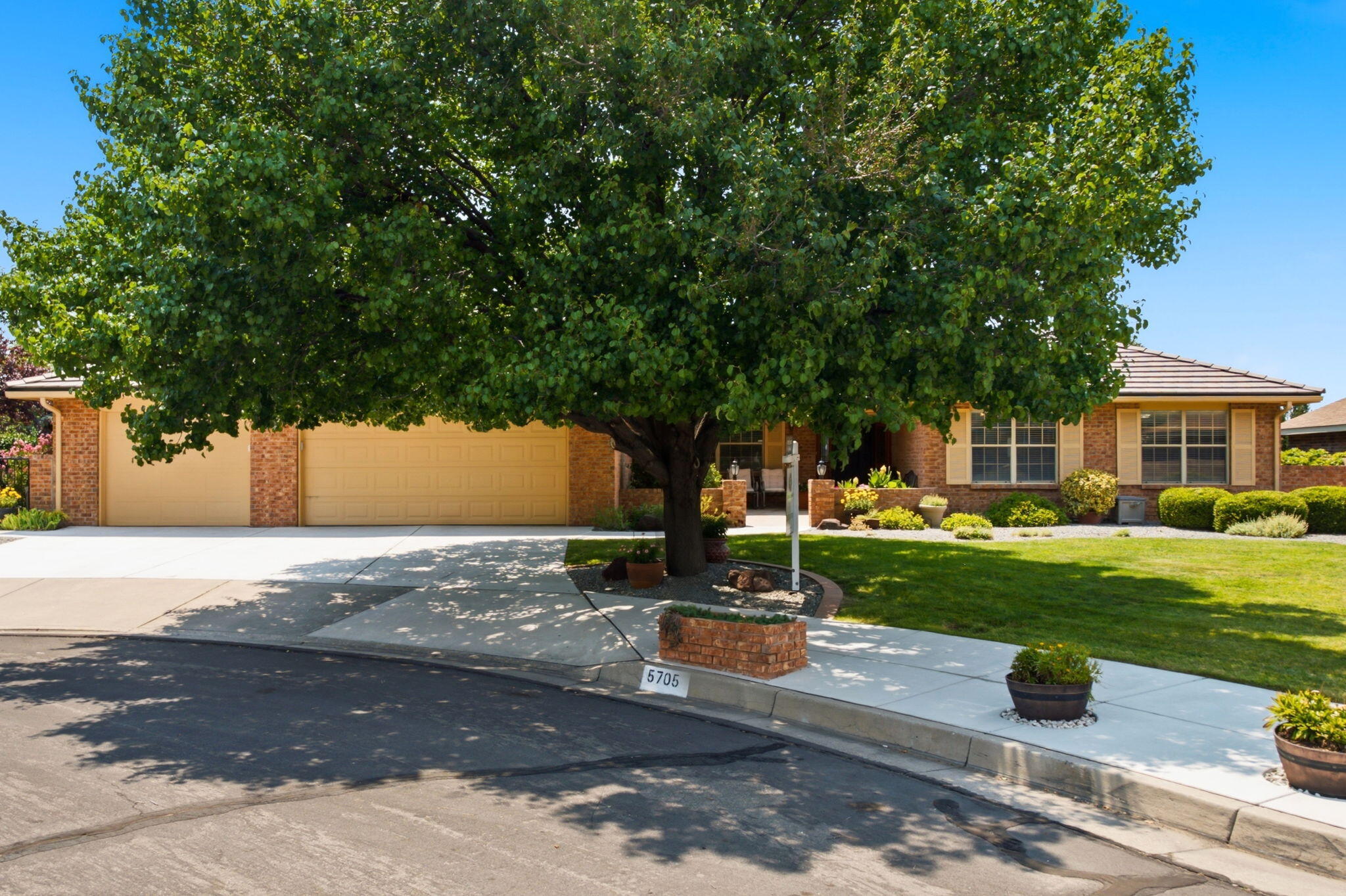 5705 Royal Oak Place NE, Albuquerque, NM 87111