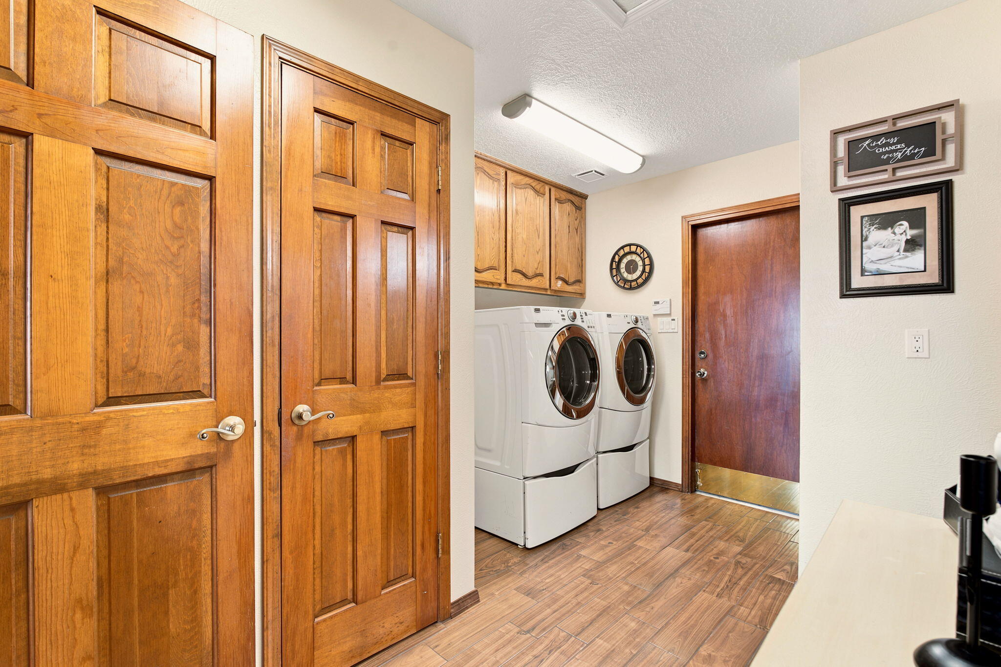 Photo 13 — 5705 Royal Oak Place NE