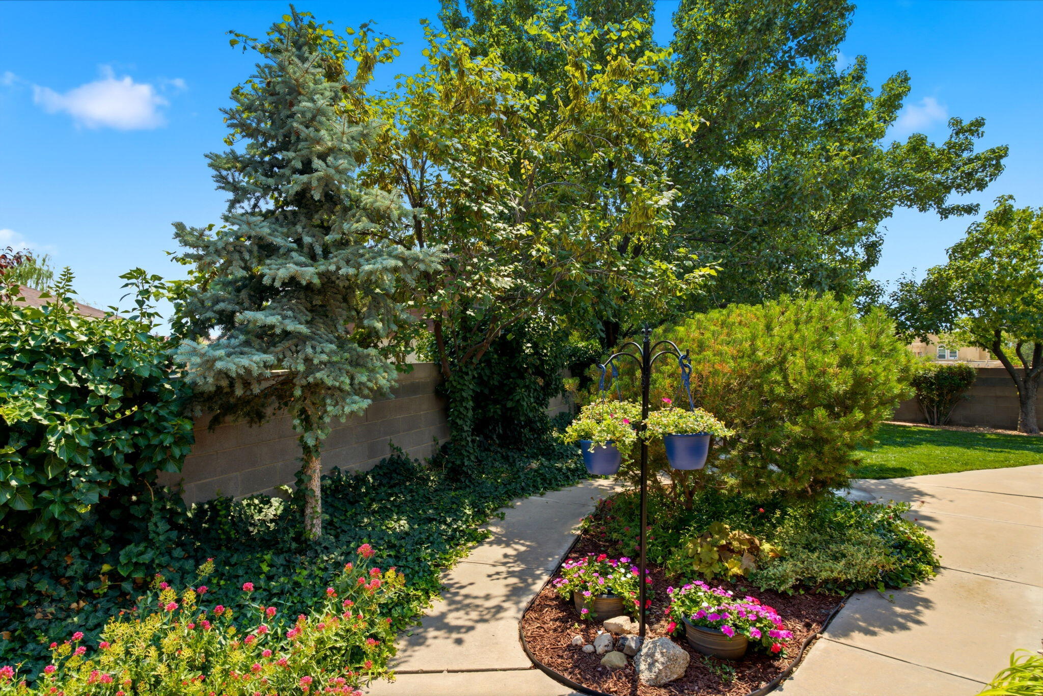 Photo 11 — 5705 Royal Oak Place NE