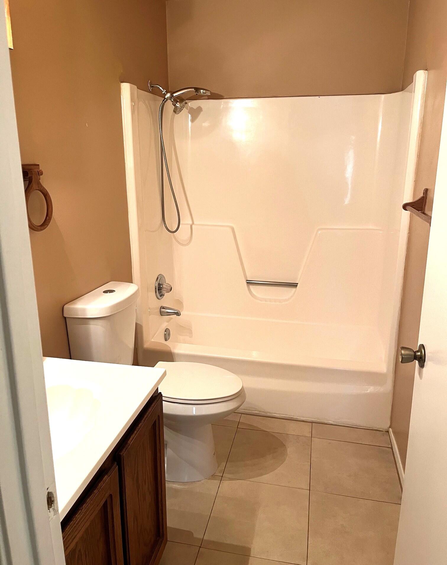 Photo 13 — 6329 Wayne Road NW