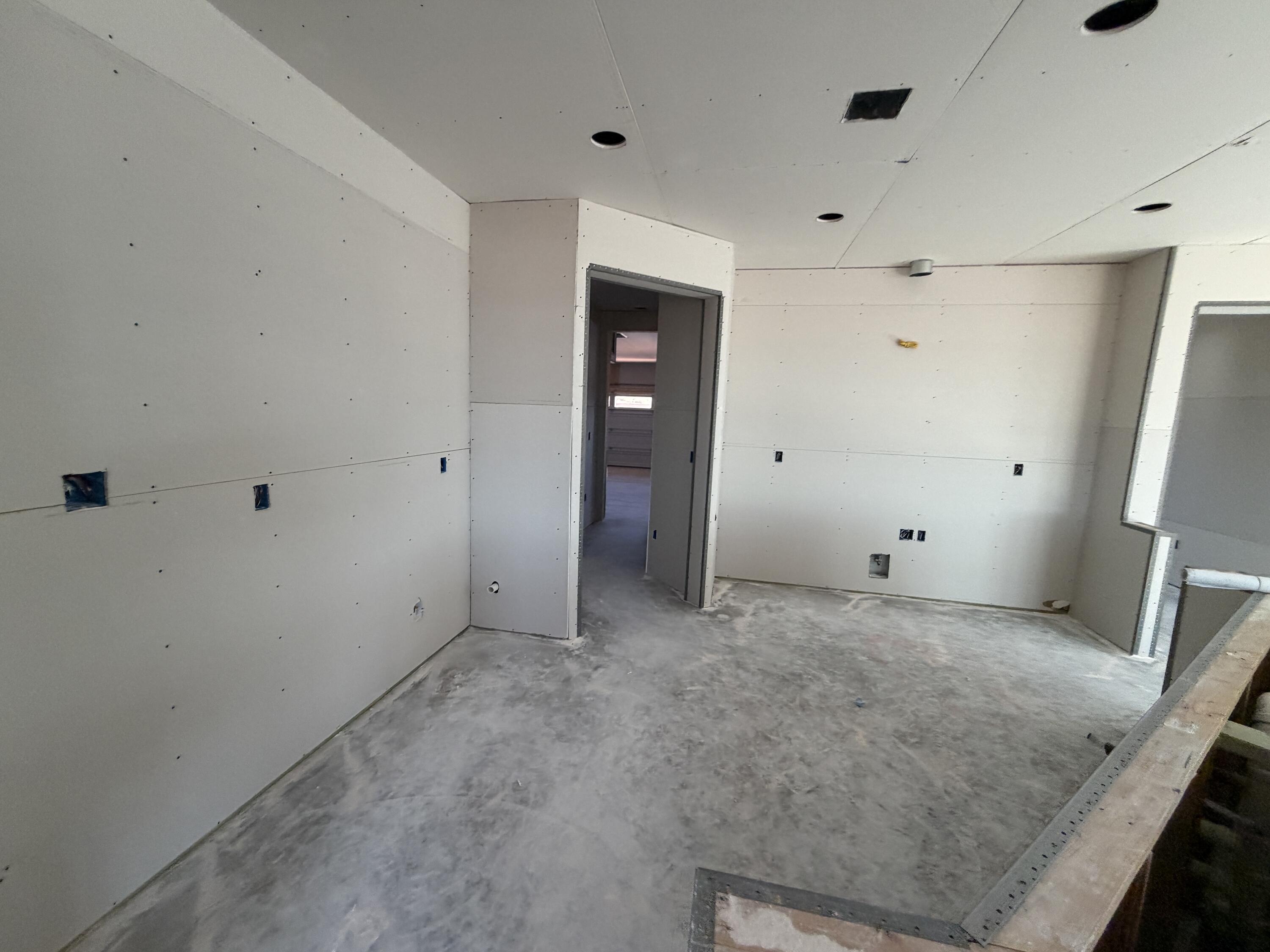 Photo 5 — 7317 Loire Drive NE