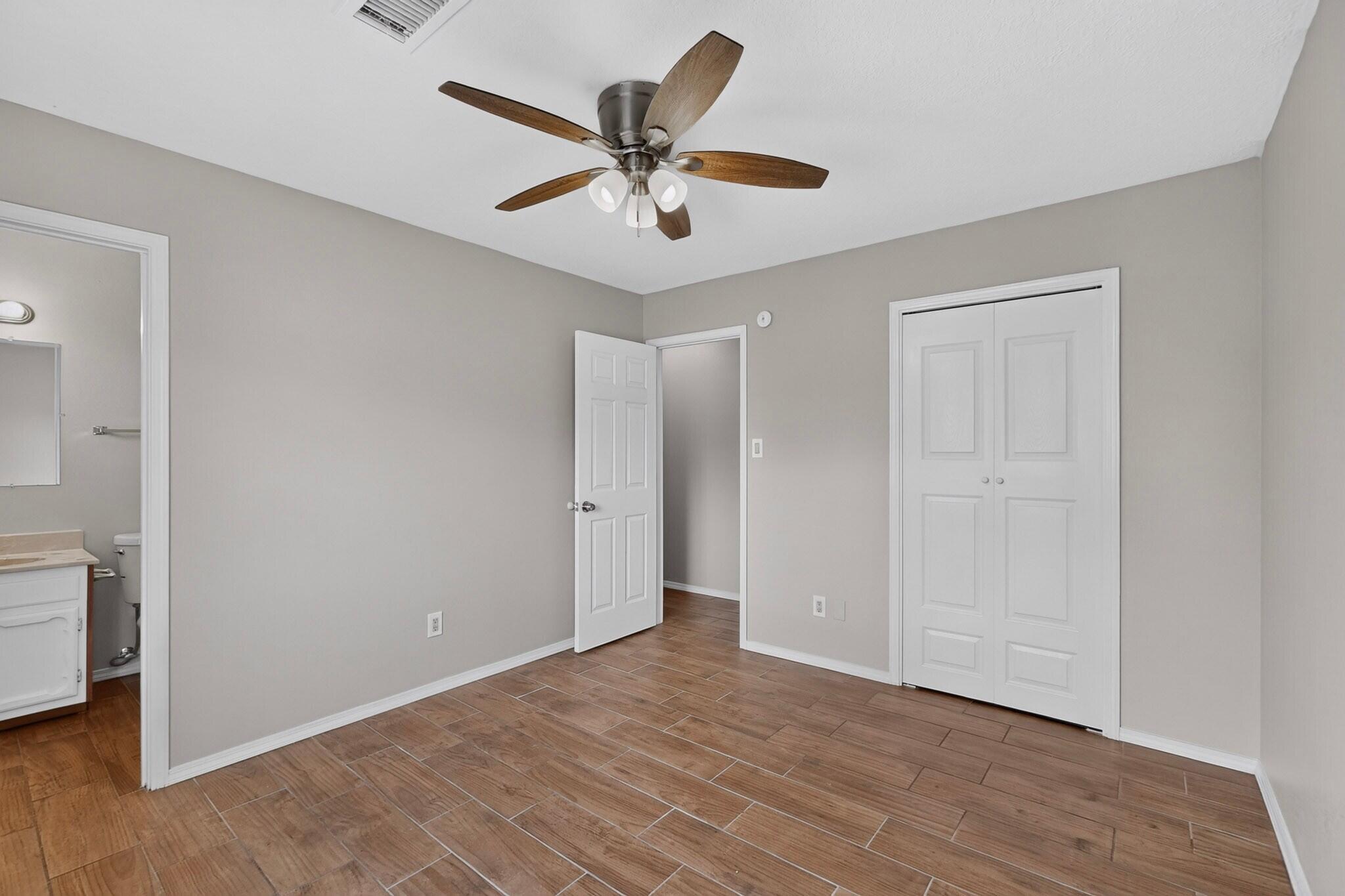 Photo 15 — 824 GALLAHAD Street SW