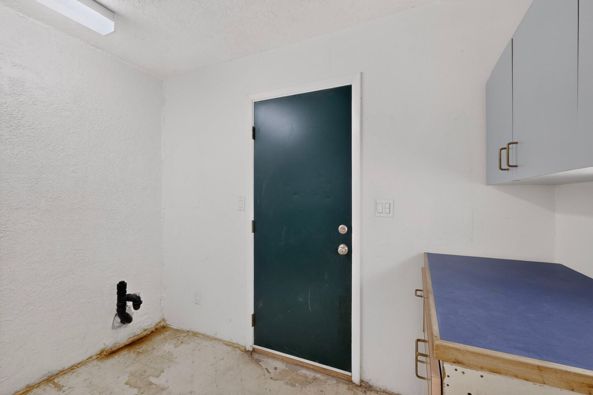 Photo 6 — 824 GALLAHAD Street SW