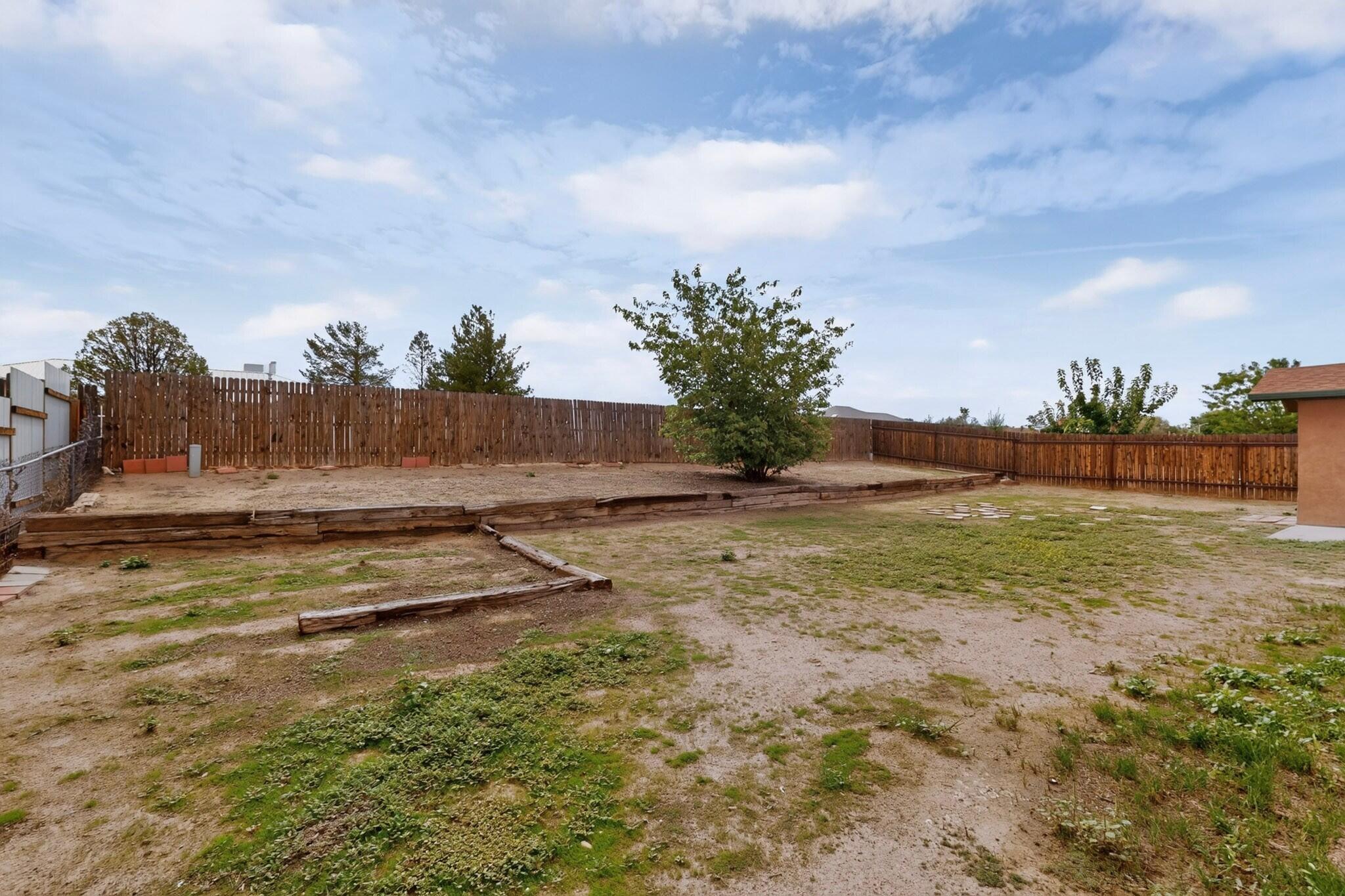 Photo 10 — 824 GALLAHAD Street SW