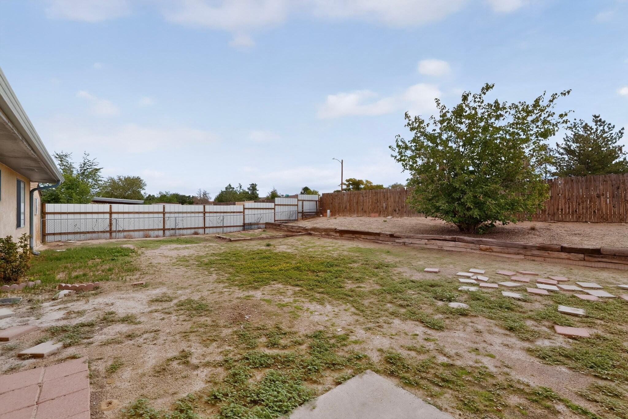Photo 11 — 824 GALLAHAD Street SW