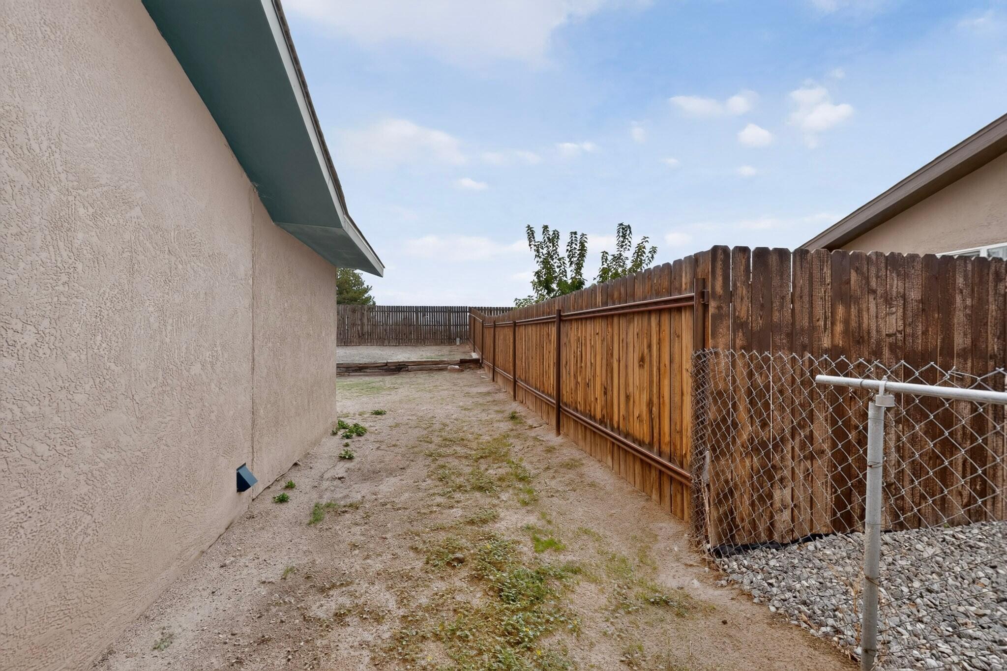 Photo 12 — 824 GALLAHAD Street SW