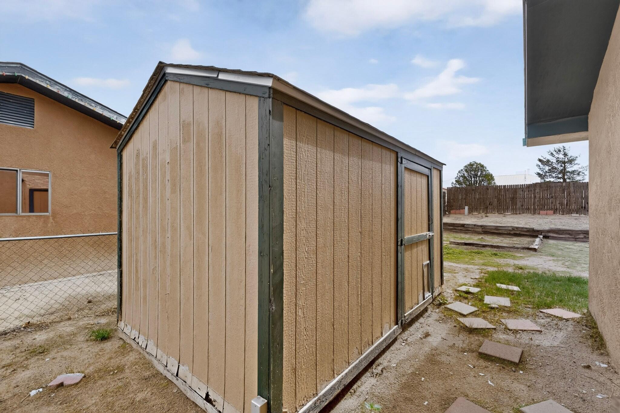 Photo 3 — 824 GALLAHAD Street SW