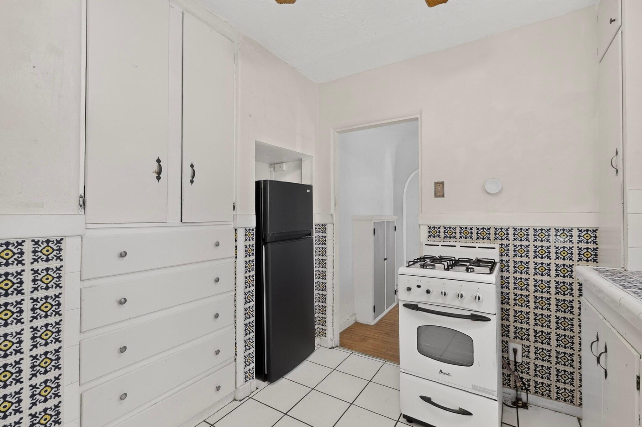 Photo 11 — 816 6th Street NW