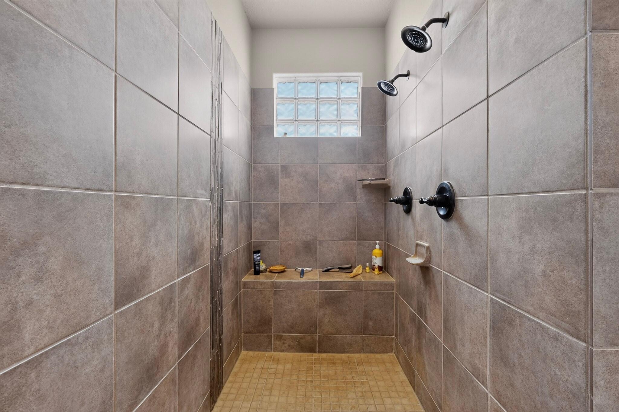 Photo 3 — 400 Holt Court NE