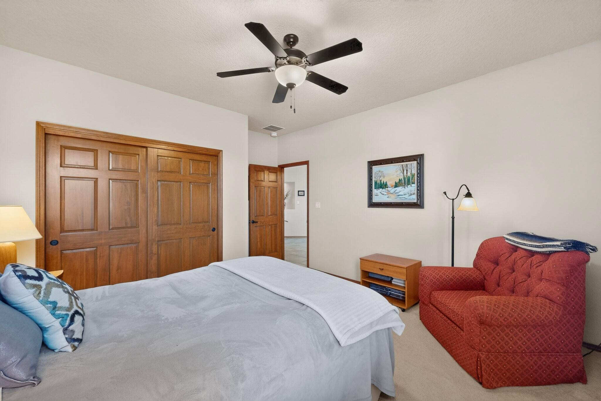 Photo 7 — 400 Holt Court NE