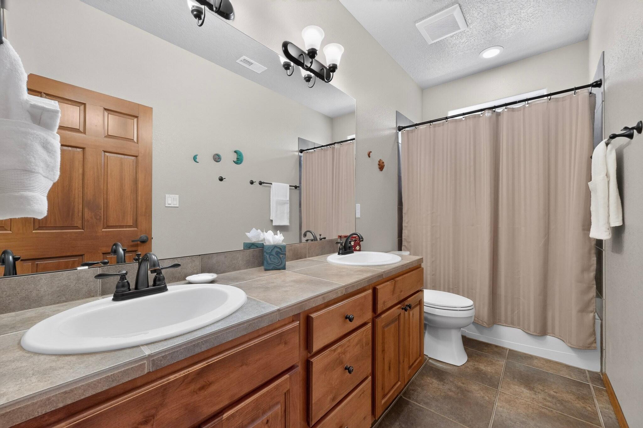 Photo 8 — 400 Holt Court NE