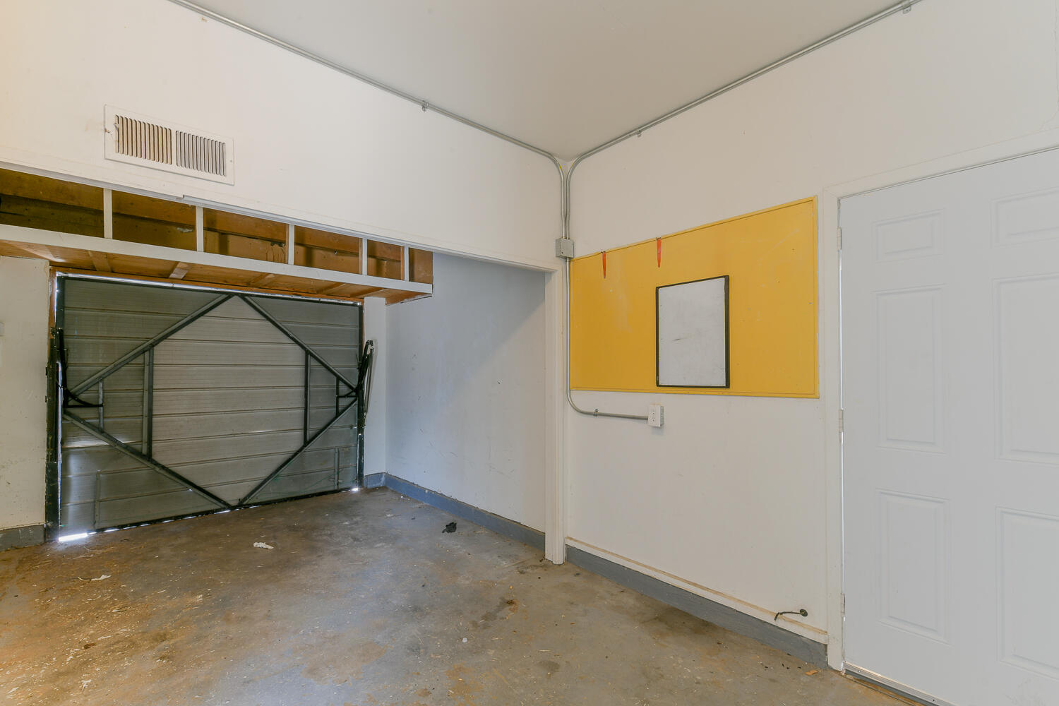 Photo 15 — 4312 Hendrix Road NE