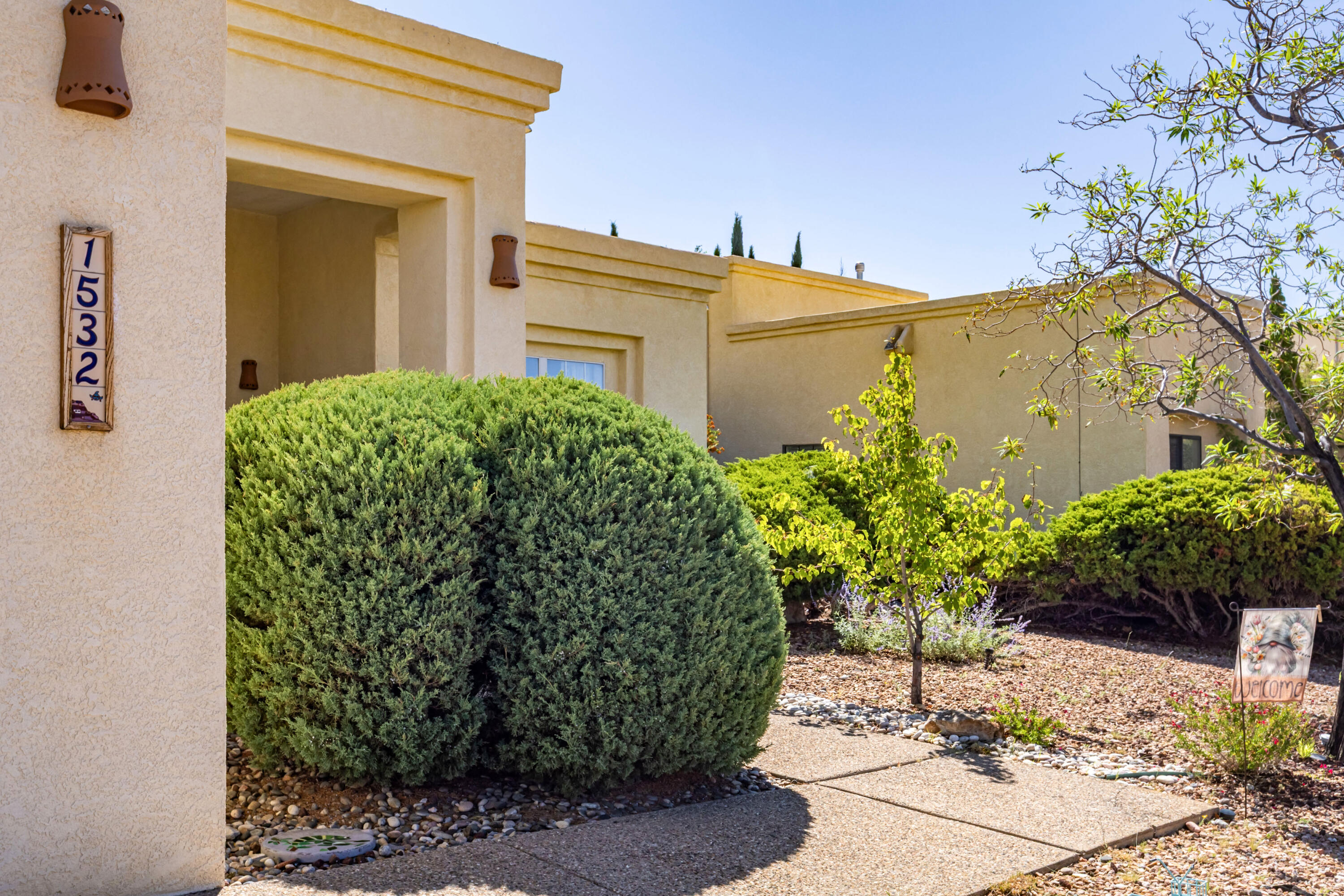Photo 4 — 1532 Archuleta Drive NE