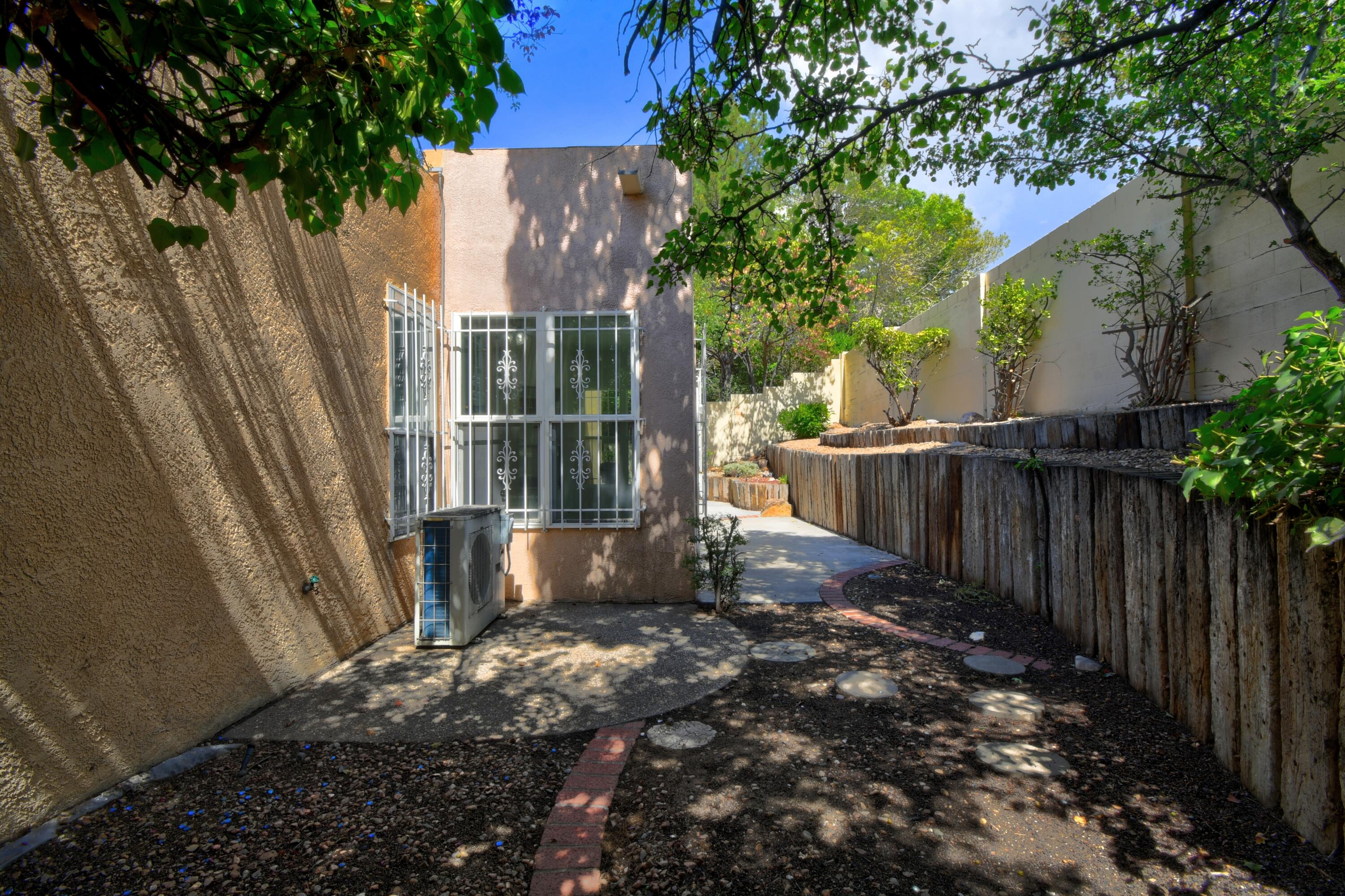 Photo 8 — 5512 Avenida Cuesta NE