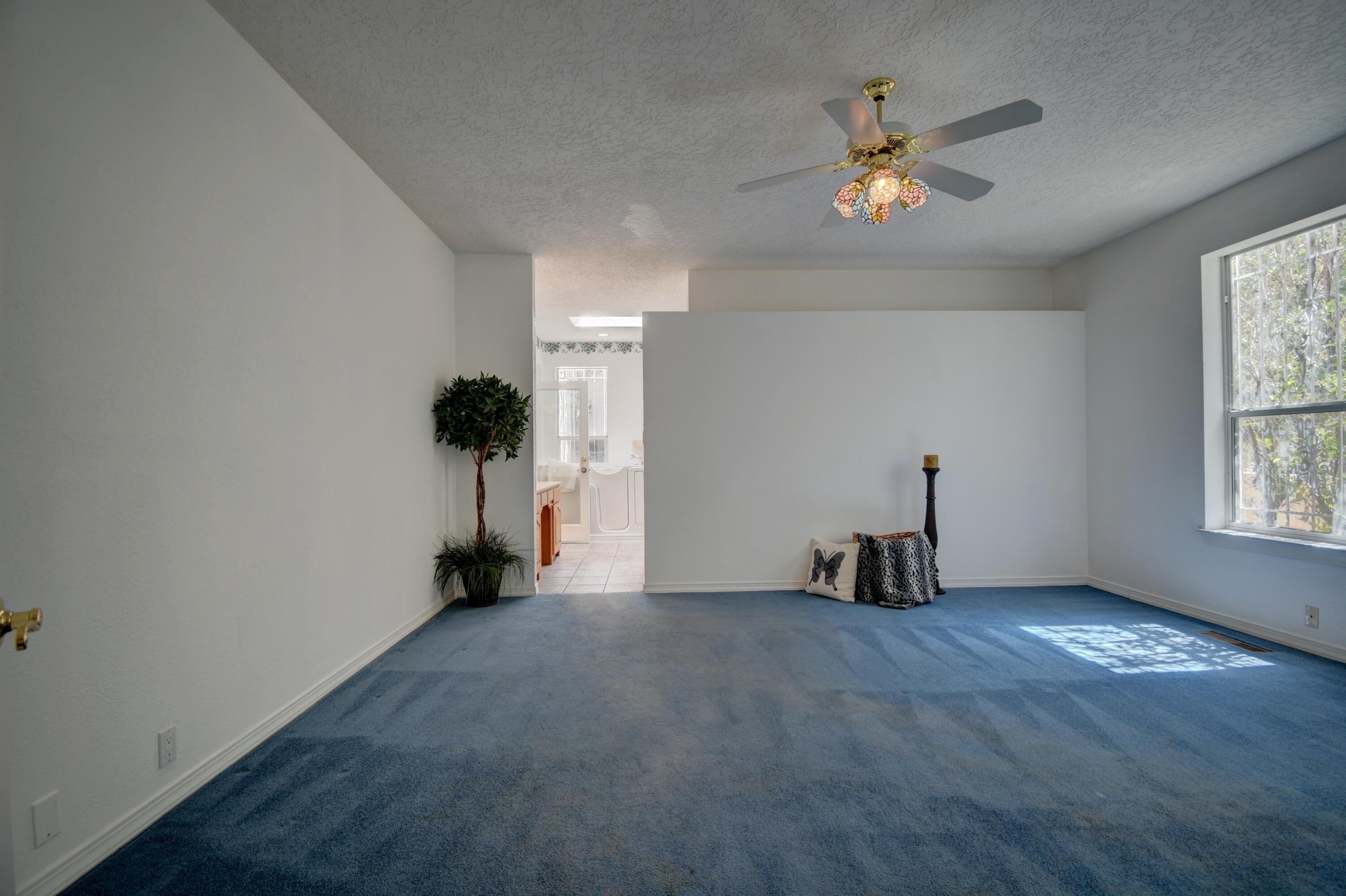 Photo 4 — 5512 Avenida Cuesta NE
