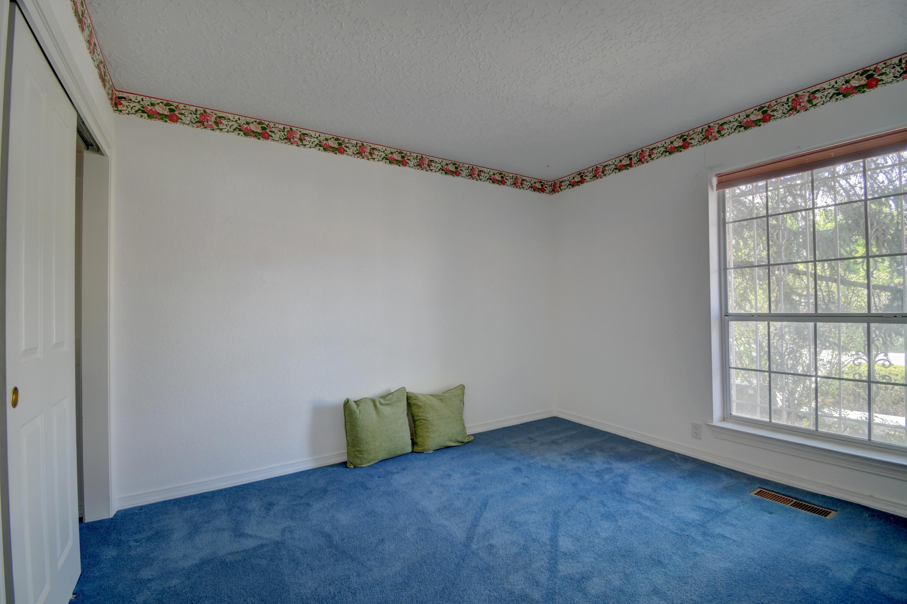 Photo 13 — 5512 Avenida Cuesta NE