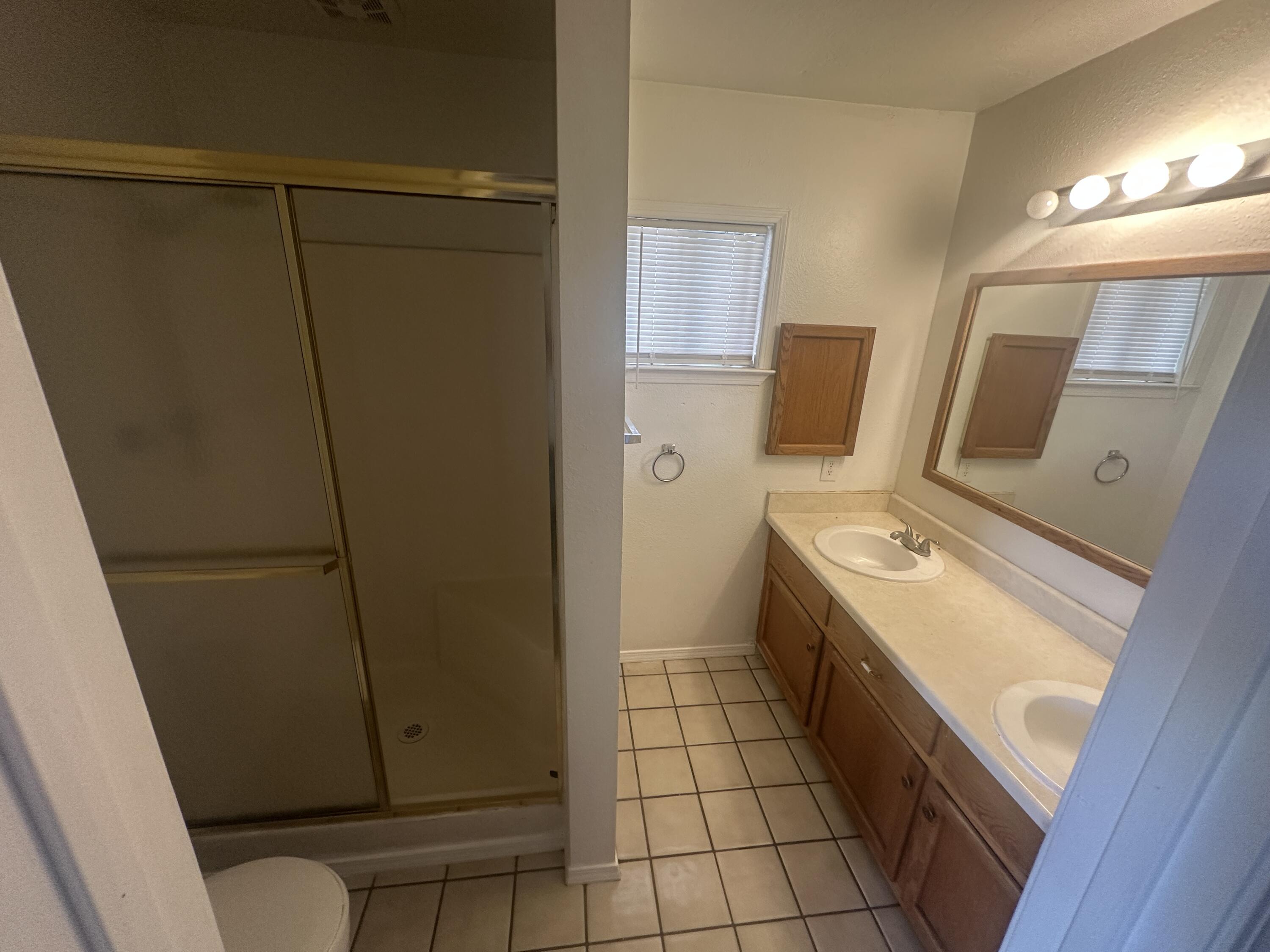 Photo 11 — 429 Victor Lane SE