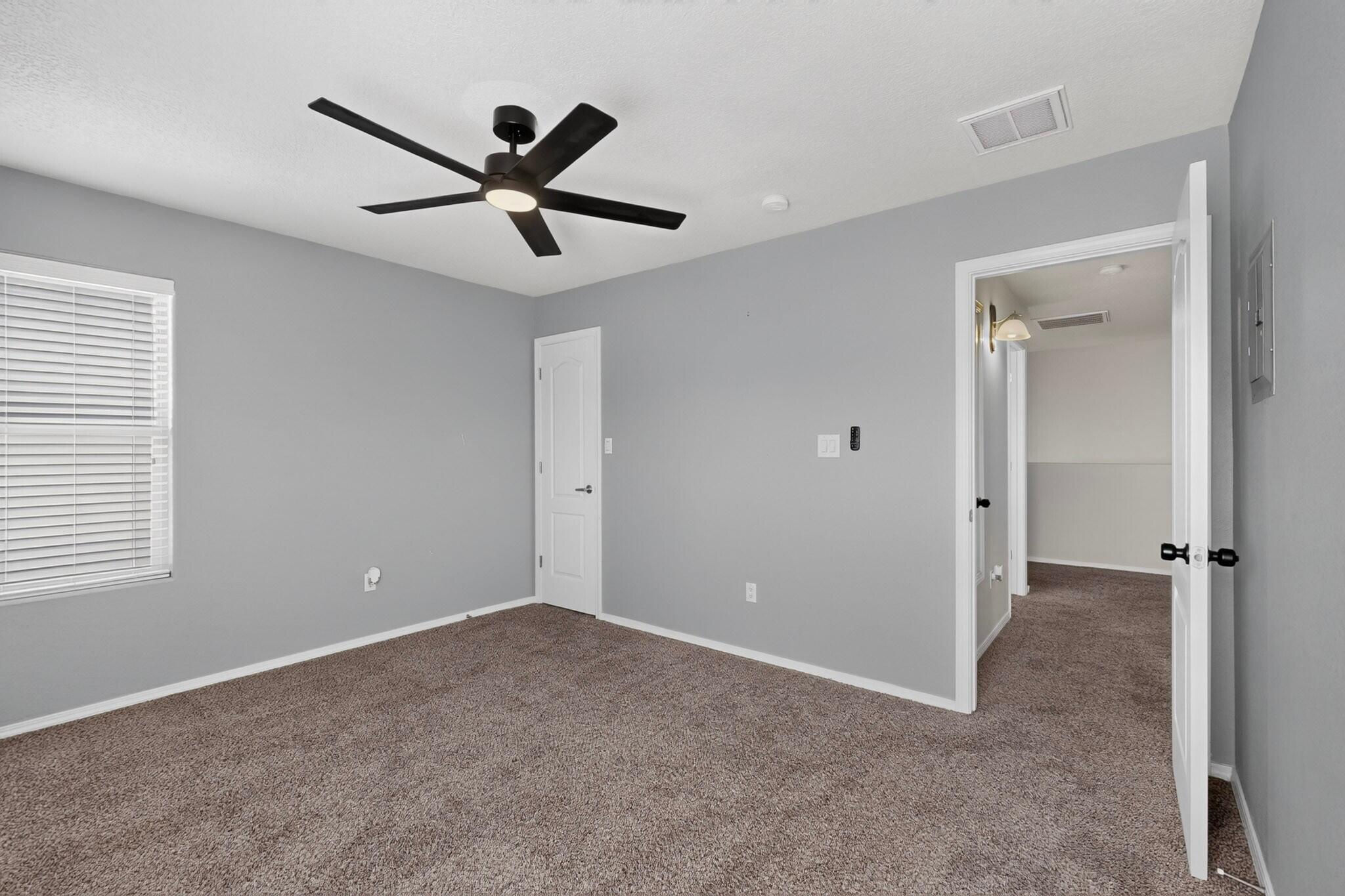 Photo 3 — 10940 Fort Point Lane NE