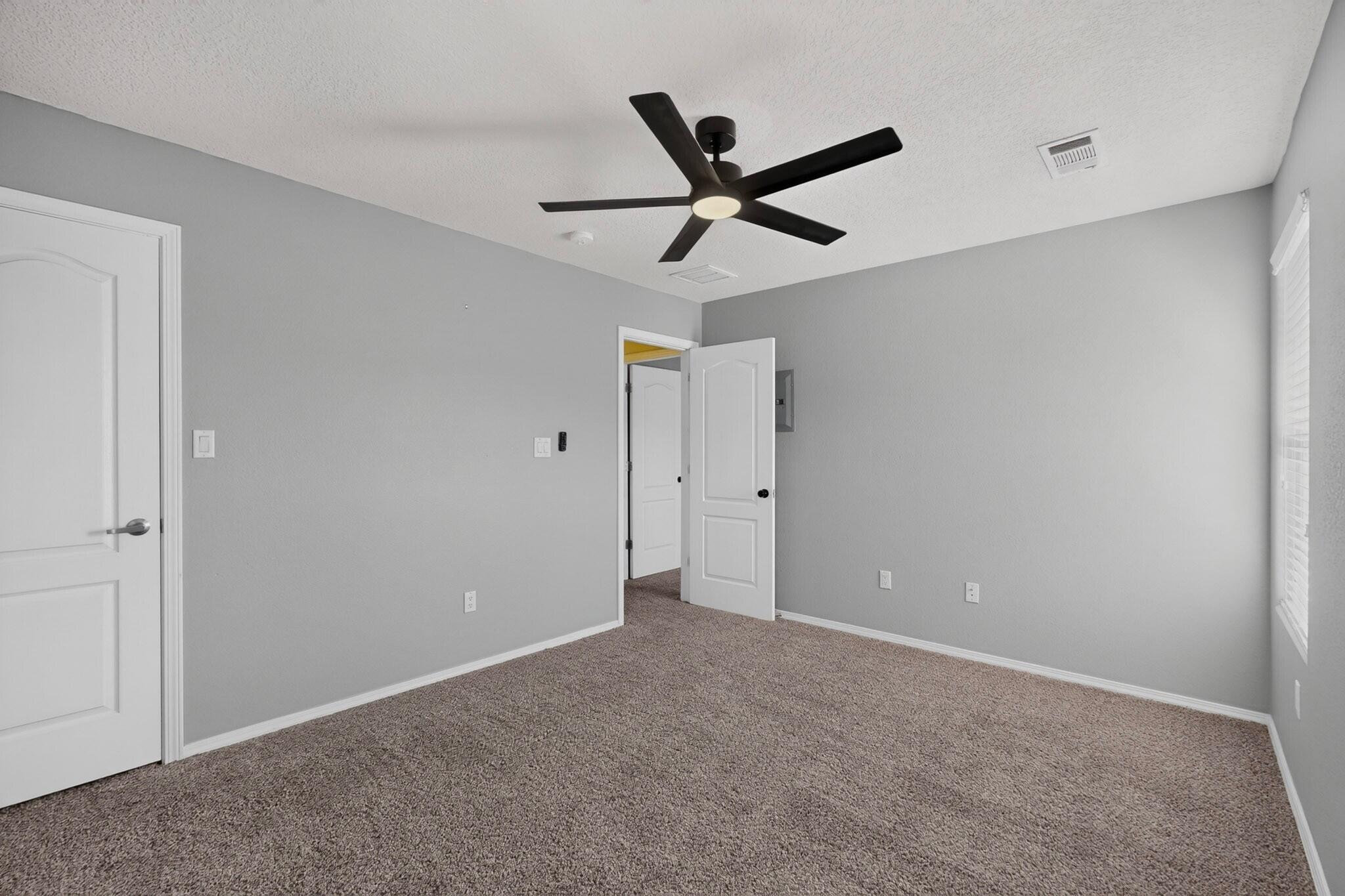 Photo 5 — 10940 Fort Point Lane NE