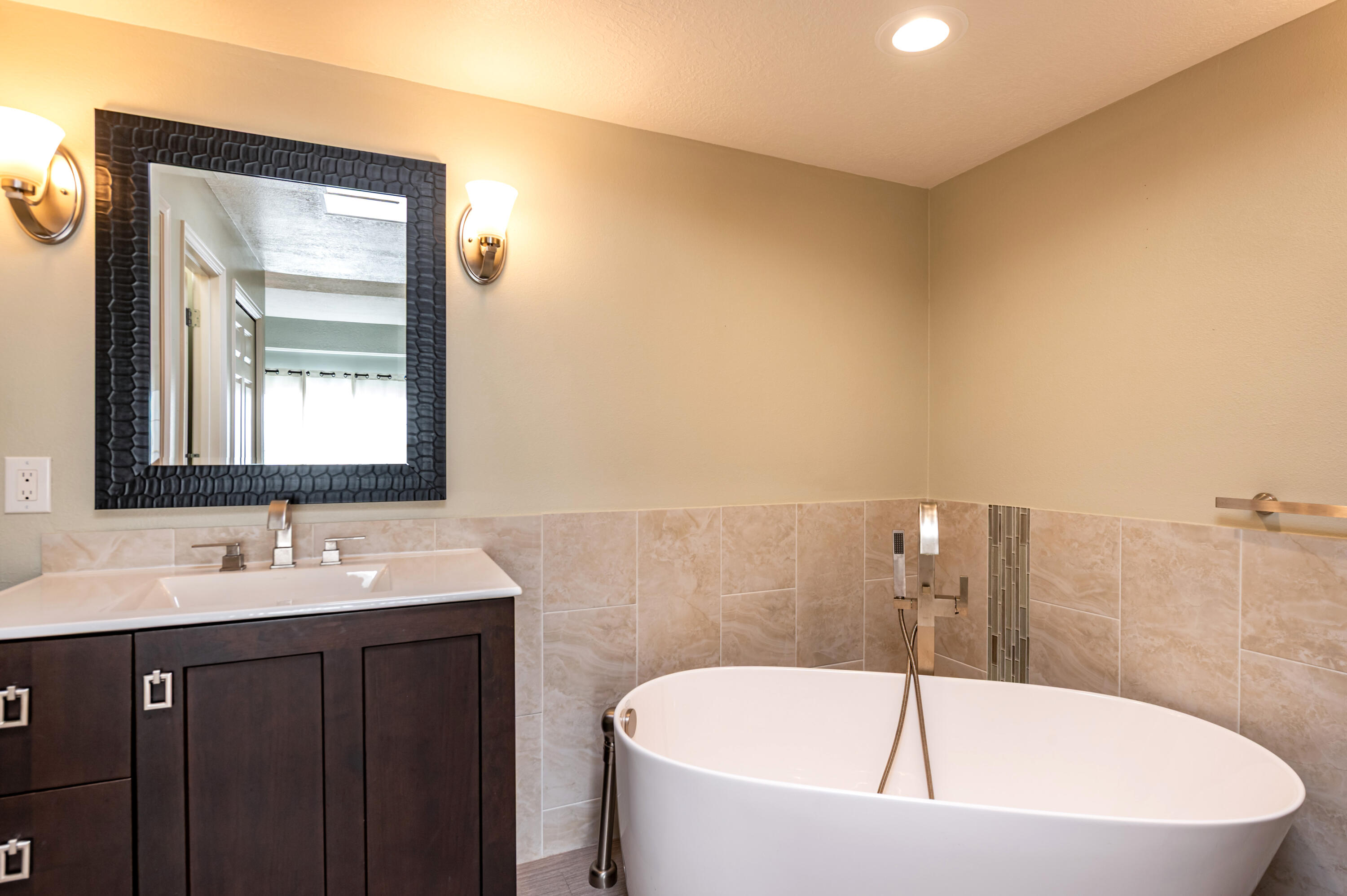 Photo 18 — 7920 Woodwind Drive NE