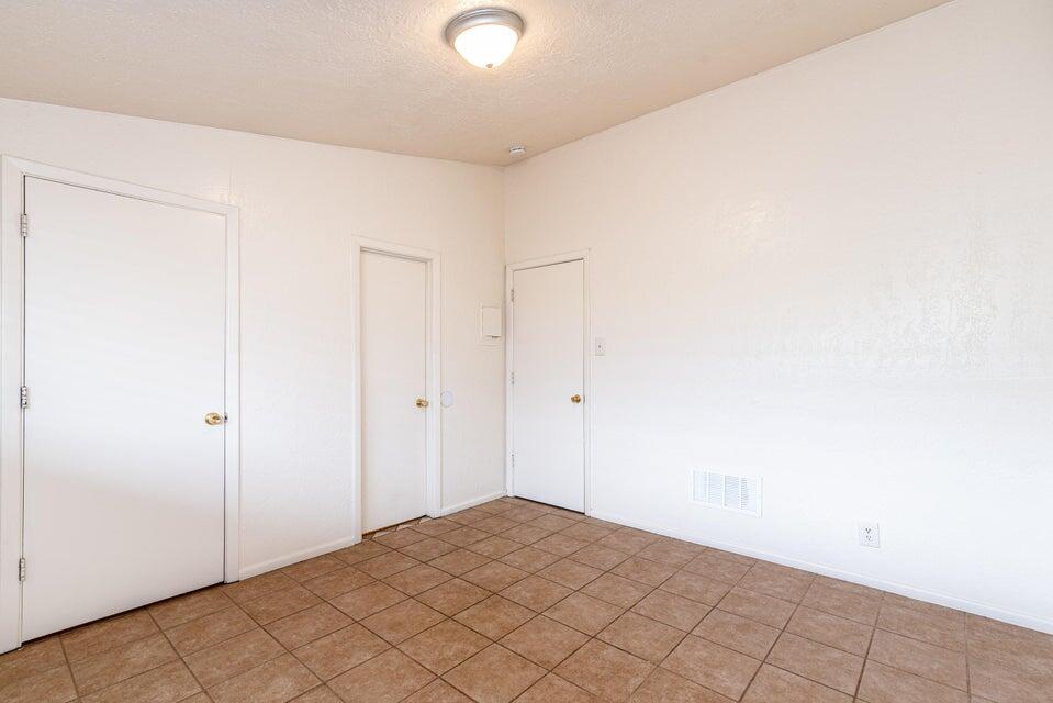Photo 4 — 206 Princeton Drive SE 5