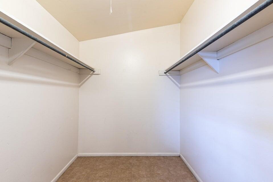 Photo 6 — 206 Princeton Drive SE 5