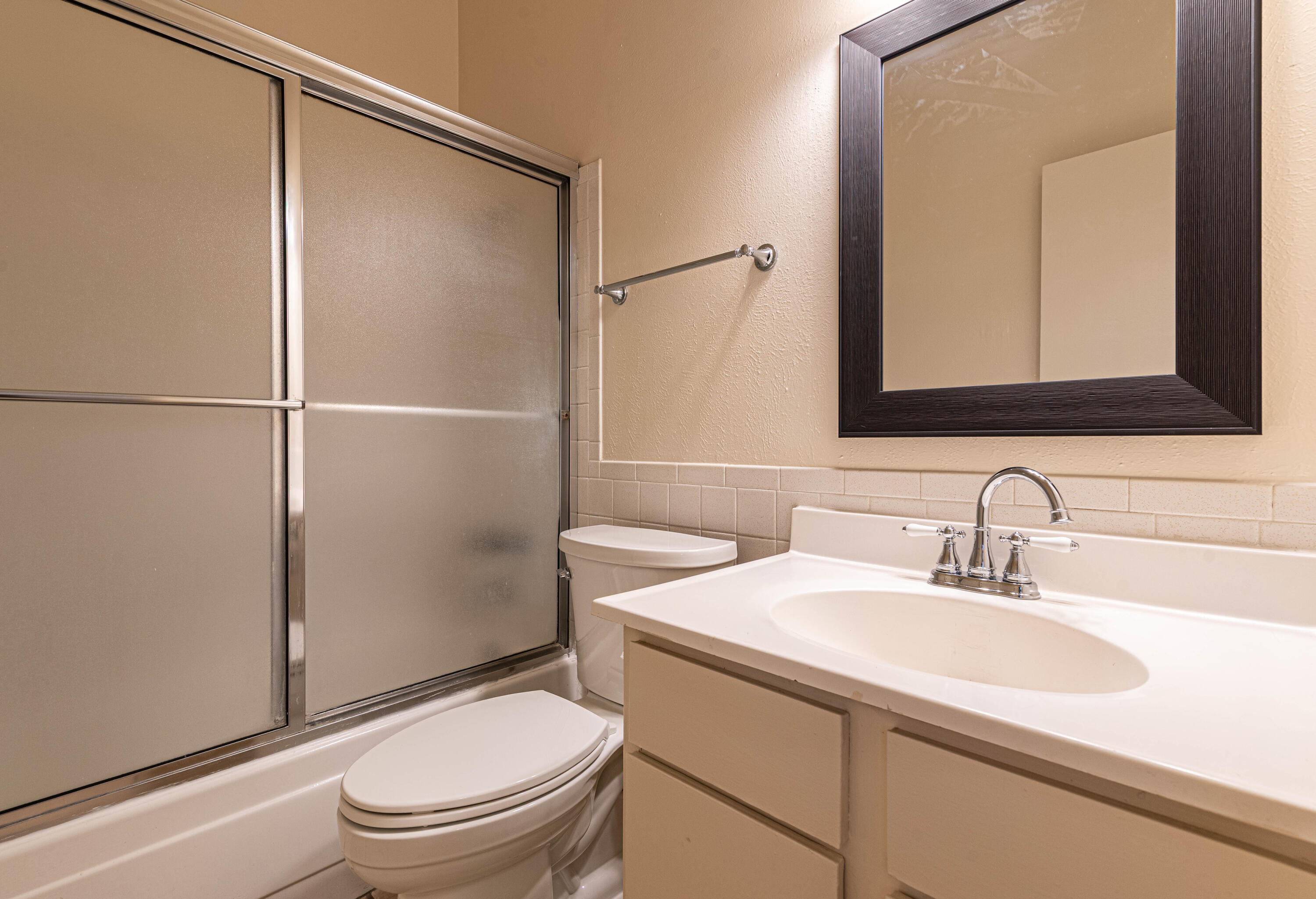 Photo 4 — 206 Princeton Drive SE 5