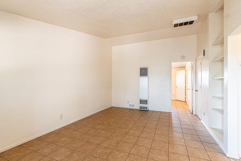 Photo 9 — 206 Princeton Drive SE 5