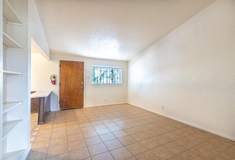 Photo 11 — 206 Princeton Drive SE 5