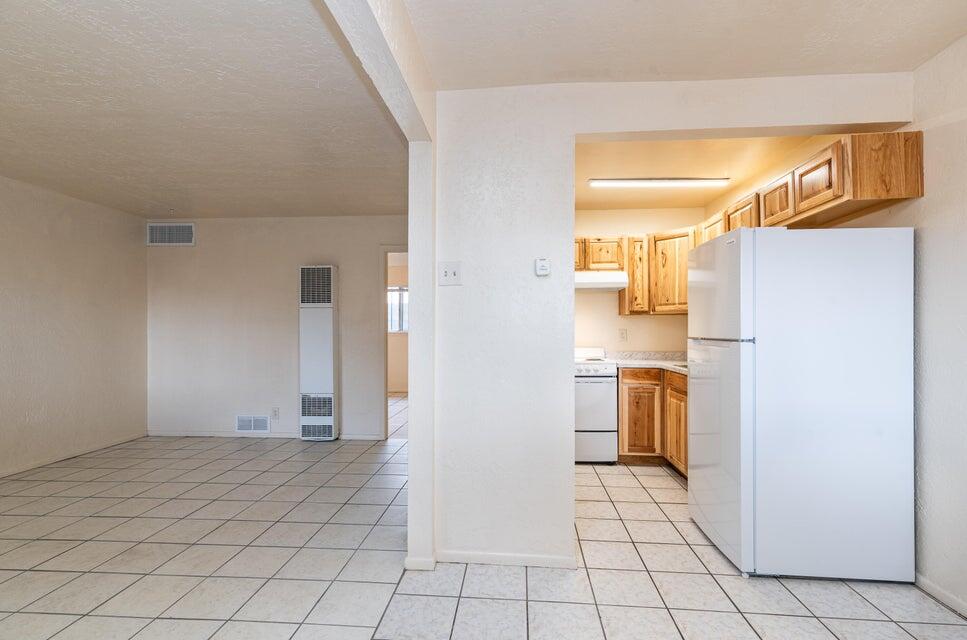 Photo 13 — 206 Princeton Drive SE 5