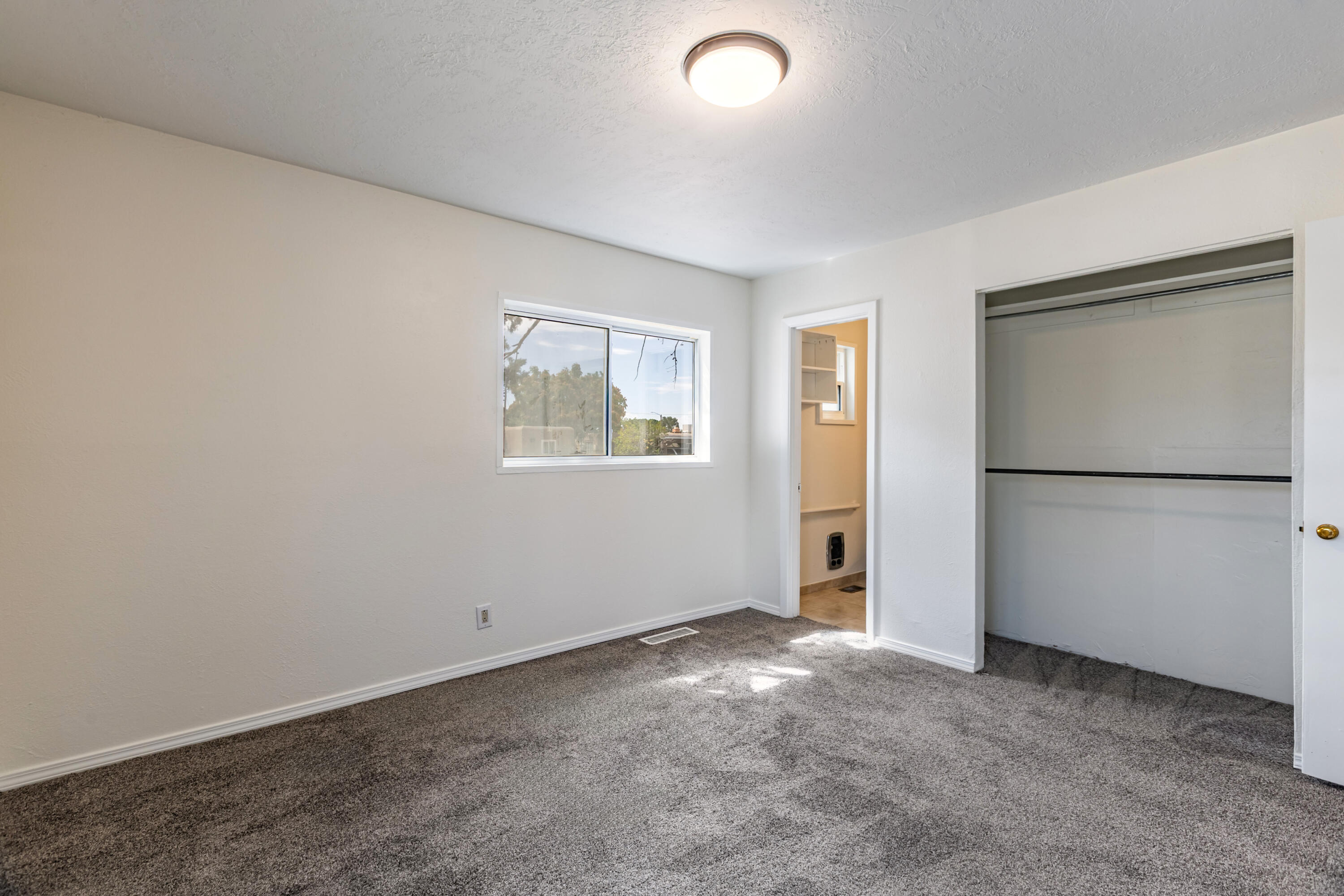 Photo 10 — 9405 Parsifal Place NE