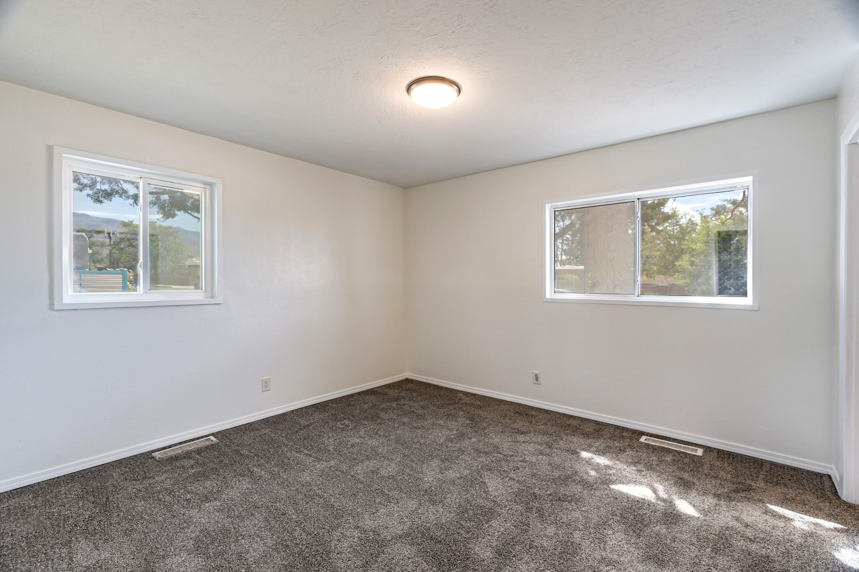 Photo 11 — 9405 Parsifal Place NE