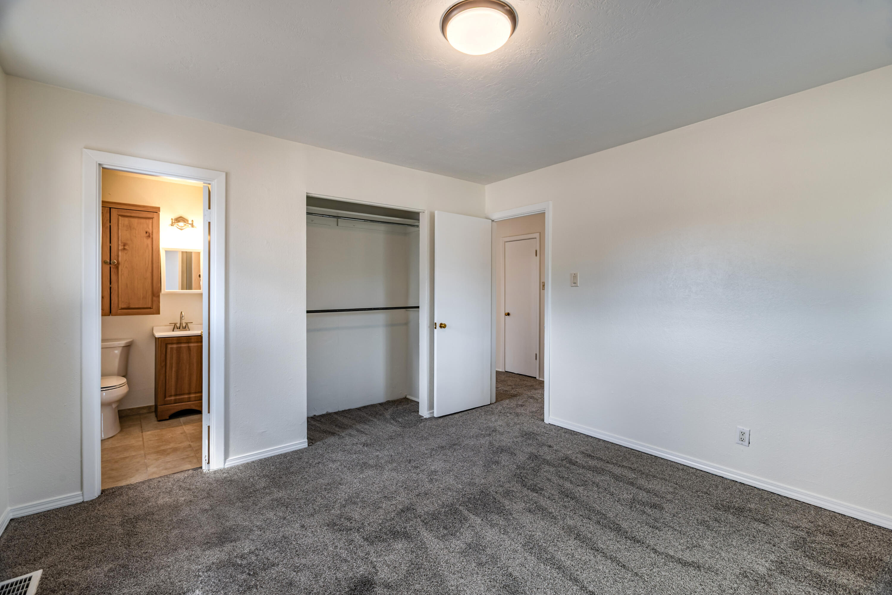 Photo 12 — 9405 Parsifal Place NE