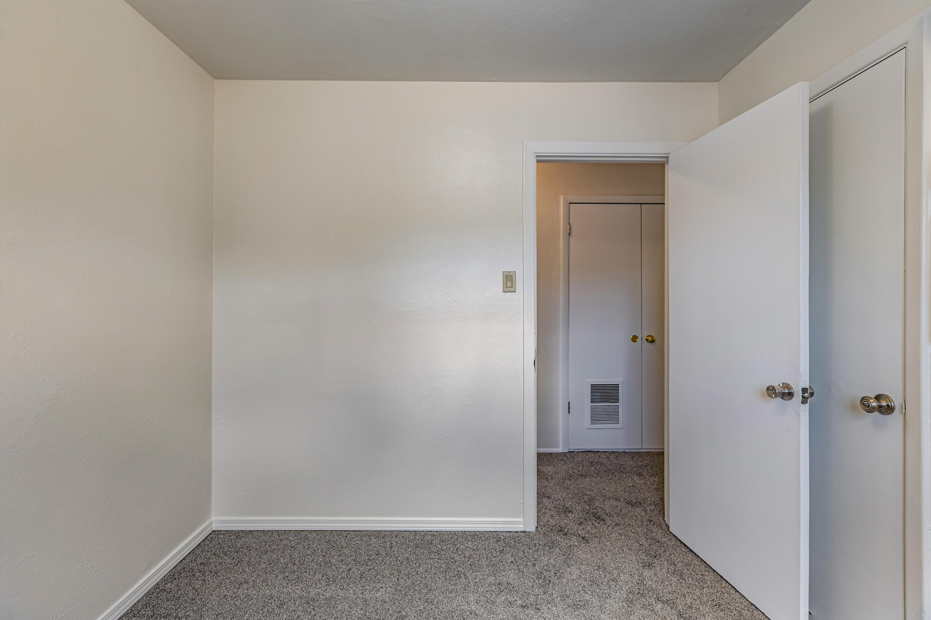 Photo 15 — 9405 Parsifal Place NE