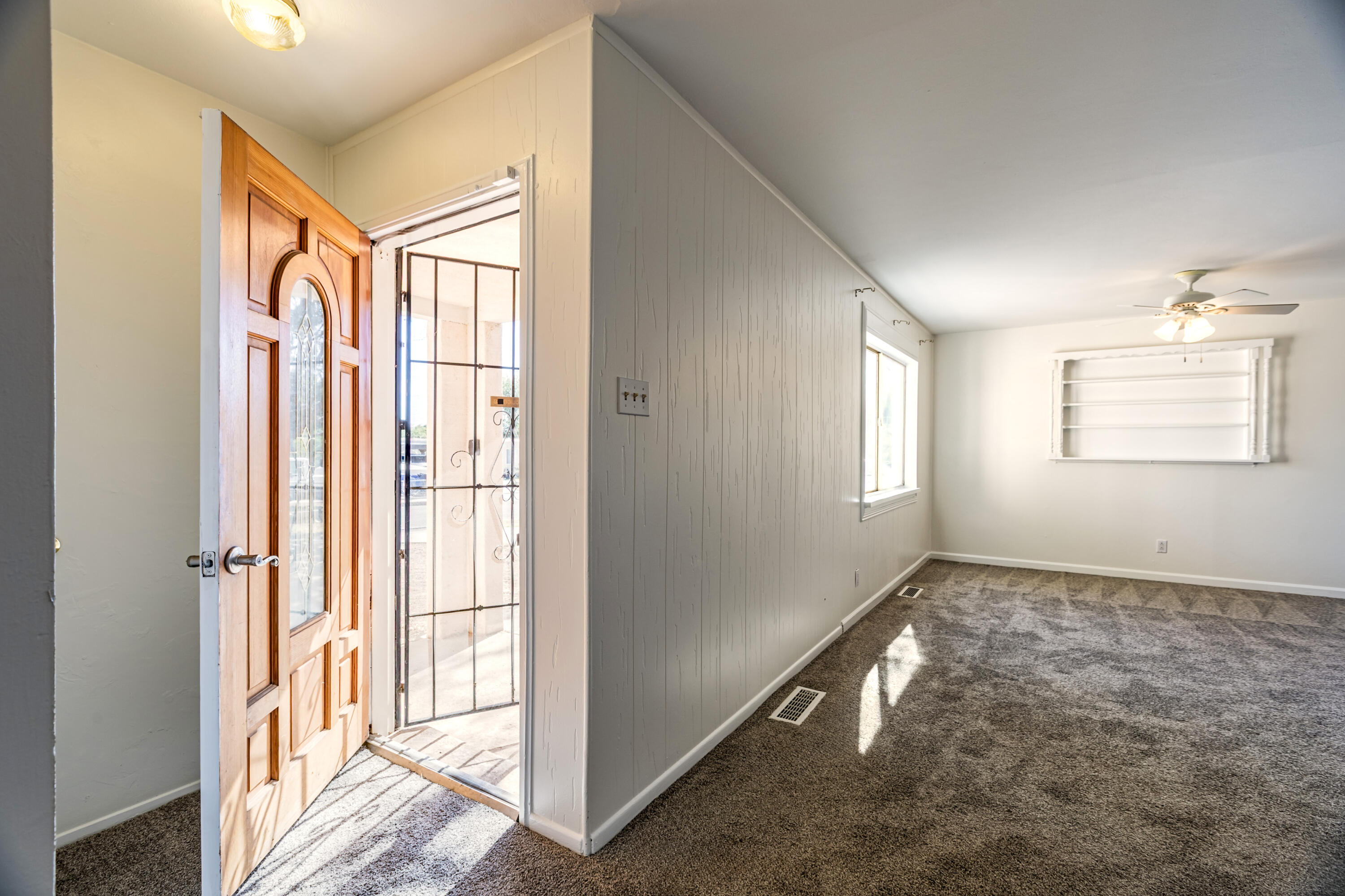 Photo 2 — 9405 Parsifal Place NE