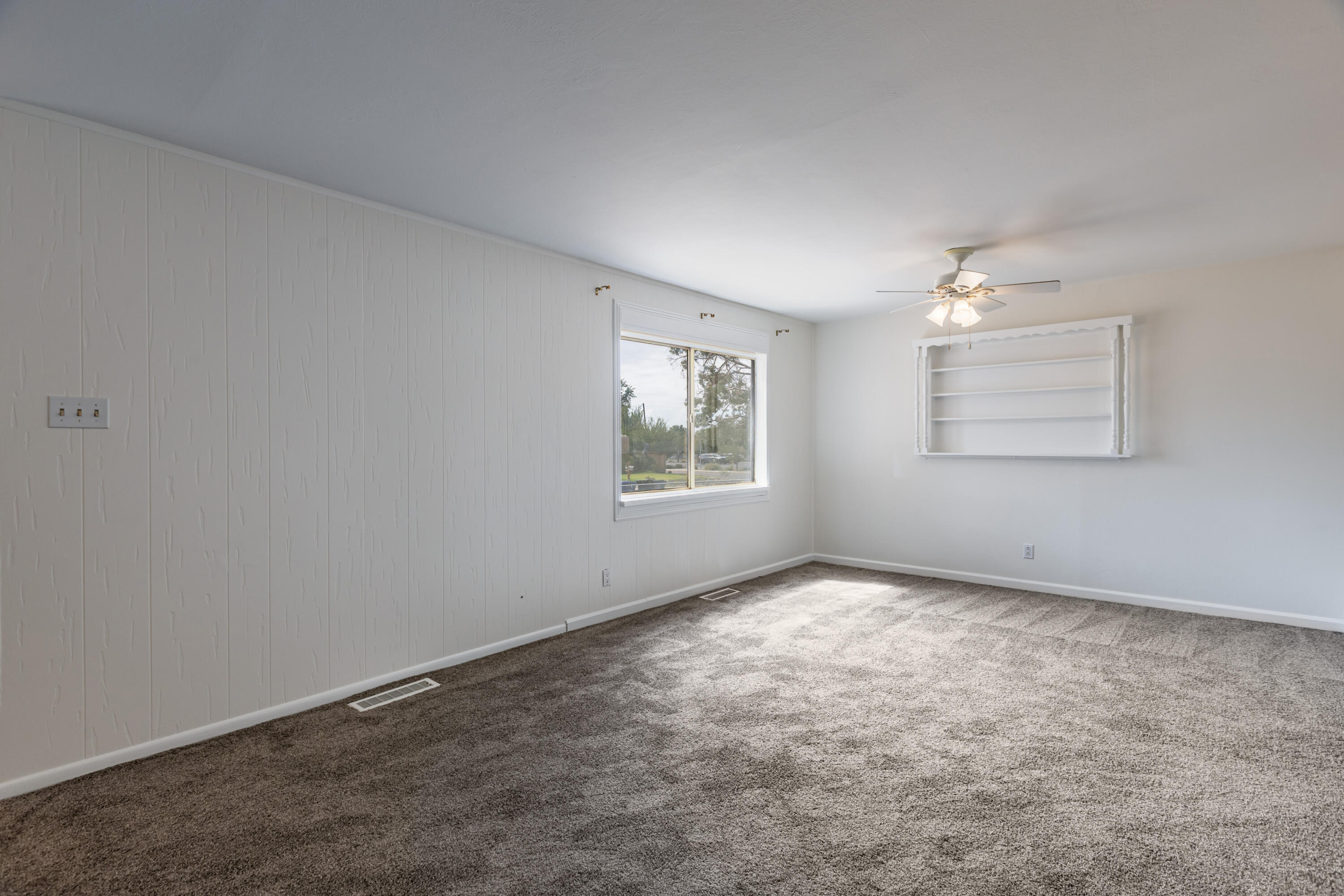 Photo 3 — 9405 Parsifal Place NE