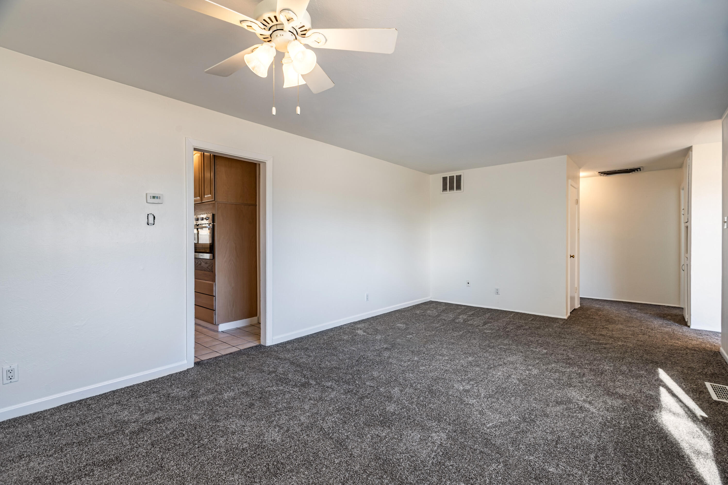 Photo 4 — 9405 Parsifal Place NE