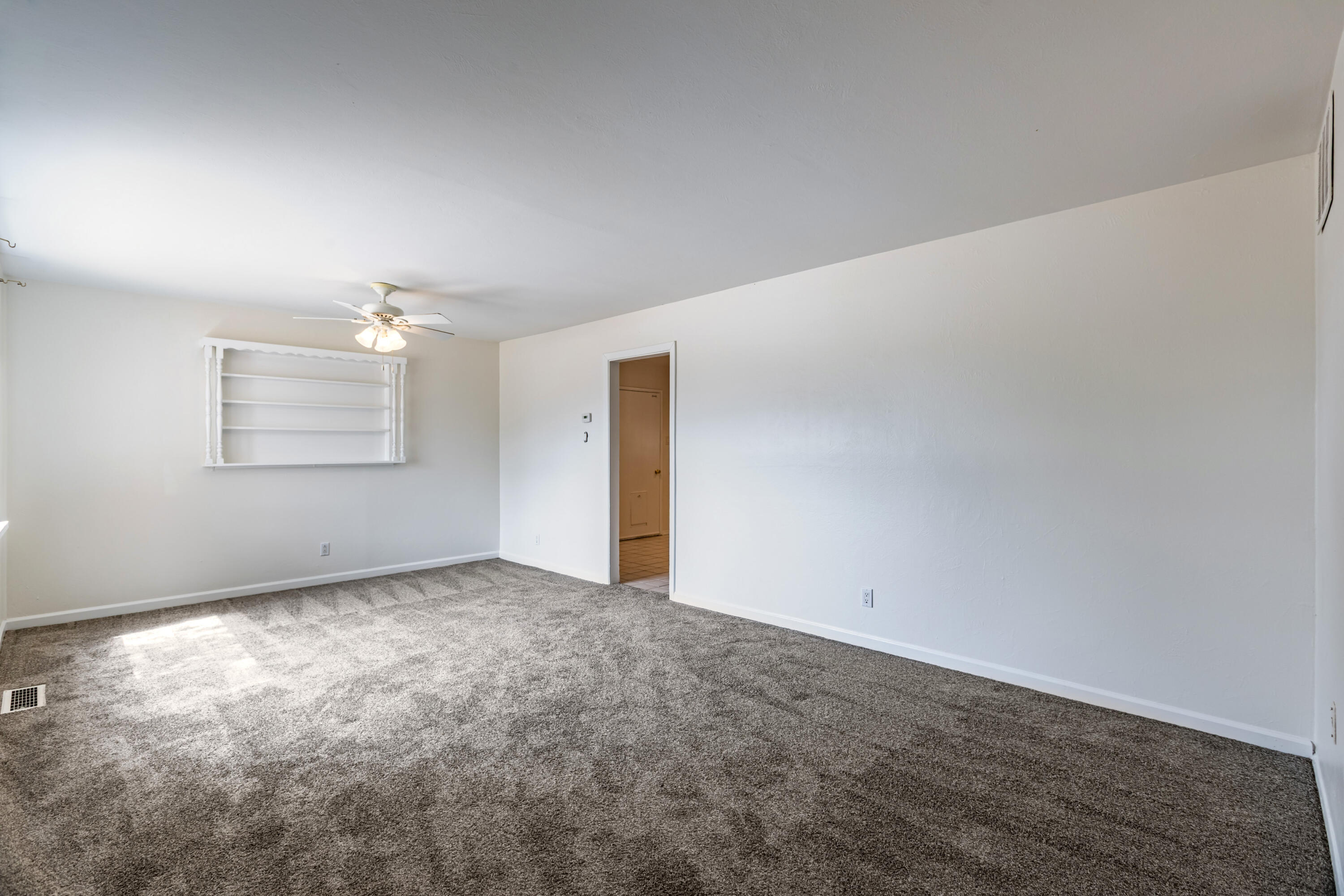 Photo 5 — 9405 Parsifal Place NE