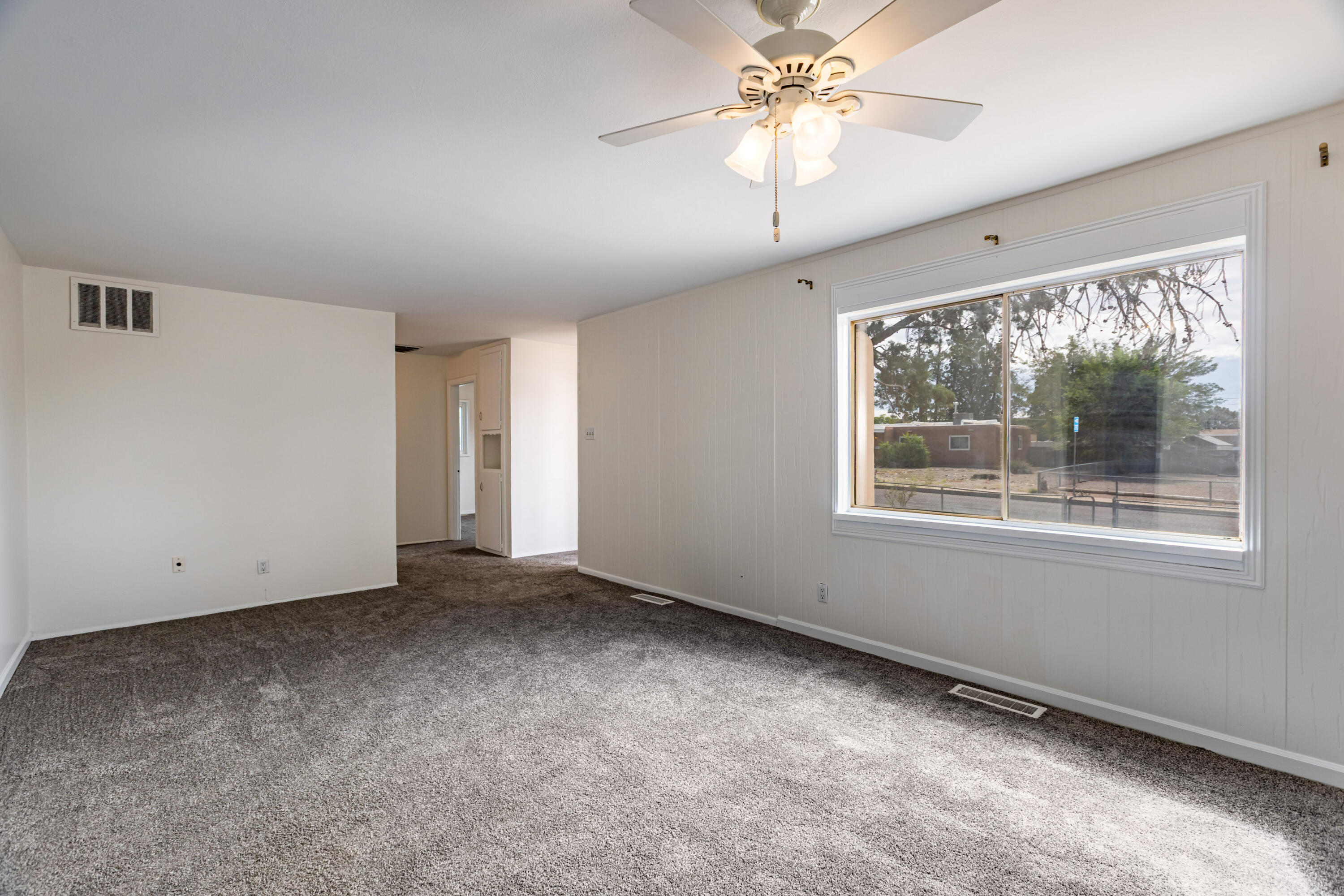 Photo 6 — 9405 Parsifal Place NE