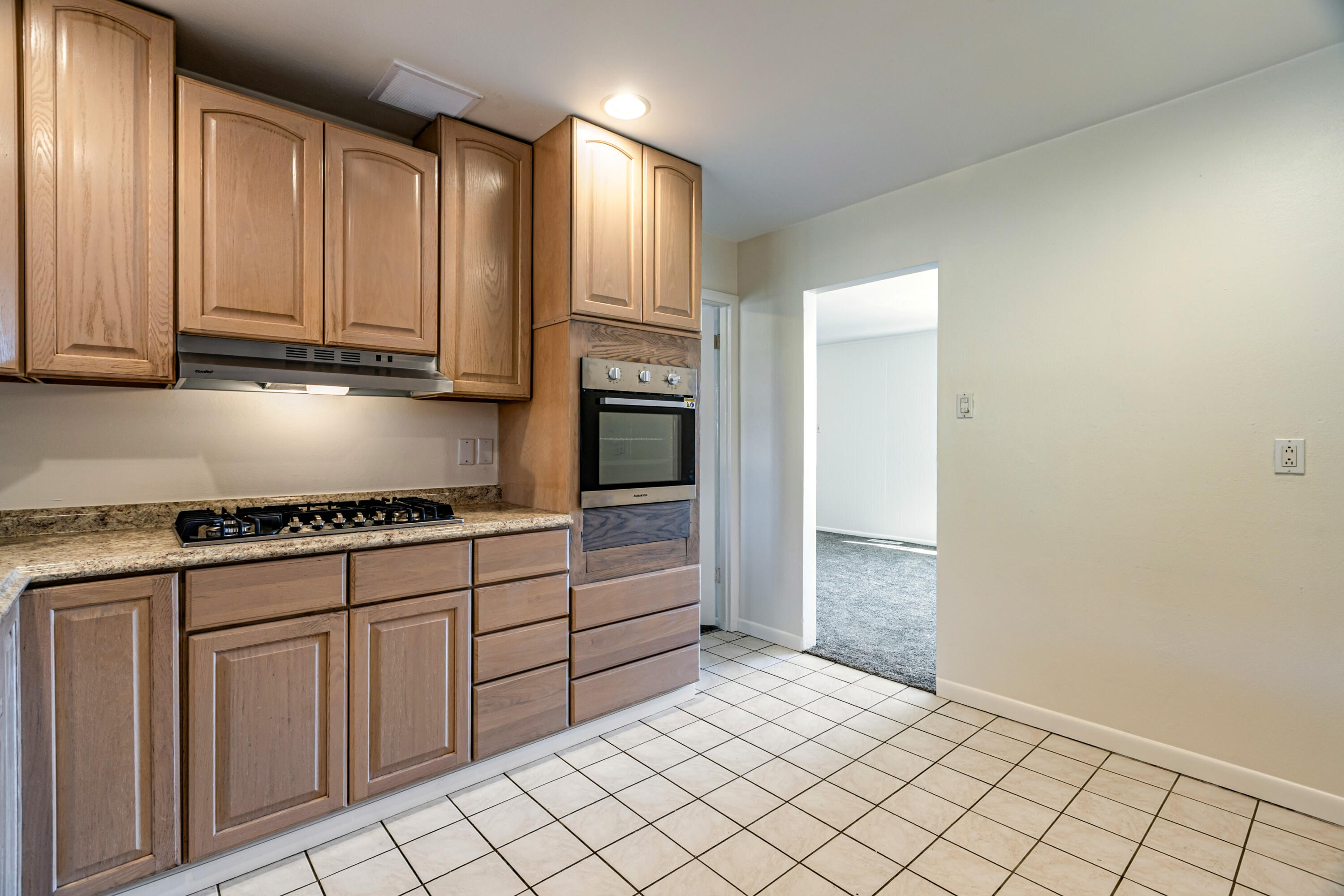 Photo 9 — 9405 Parsifal Place NE