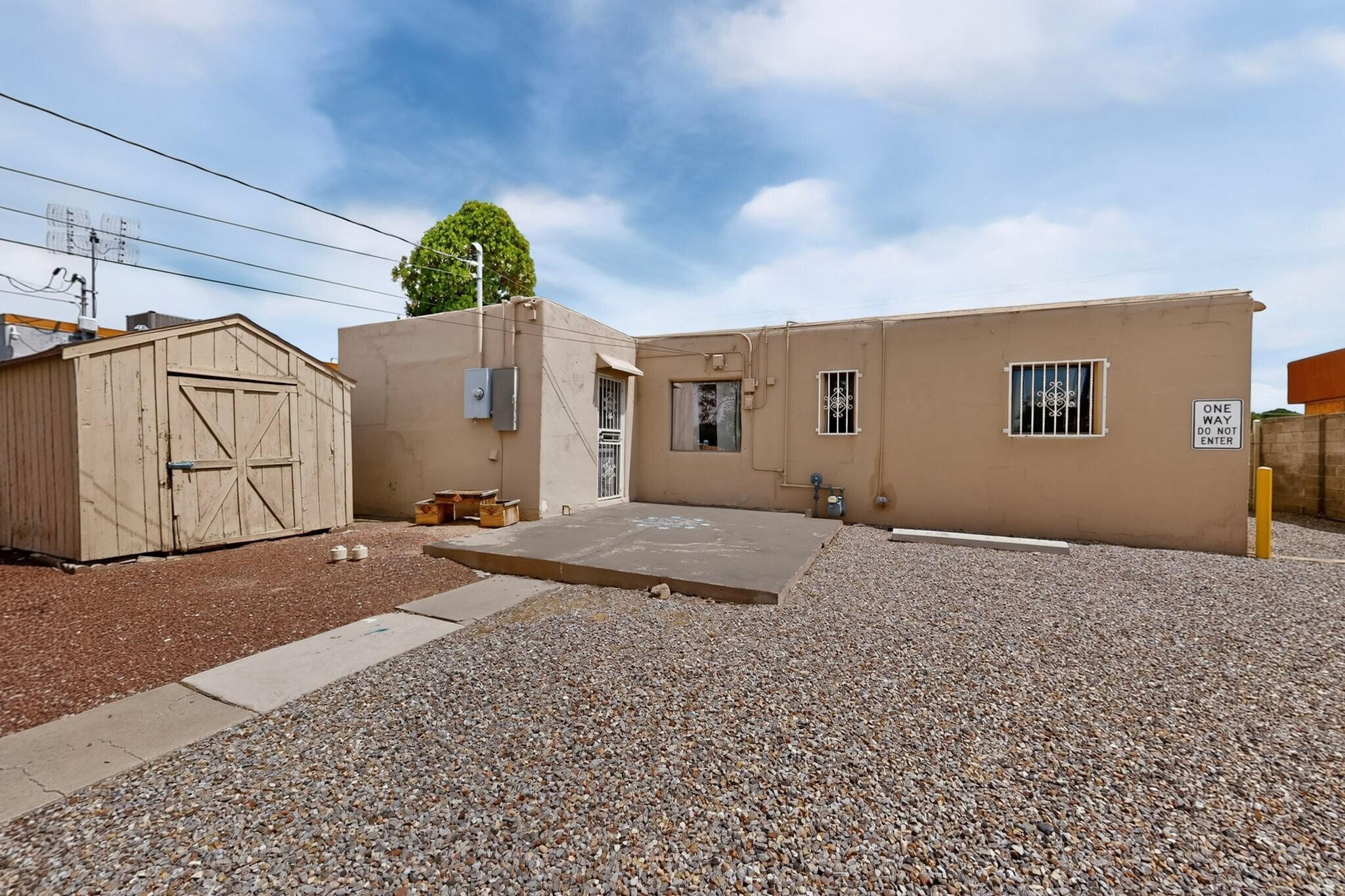 Photo 2 — 2907 San Mateo Boulevard NE