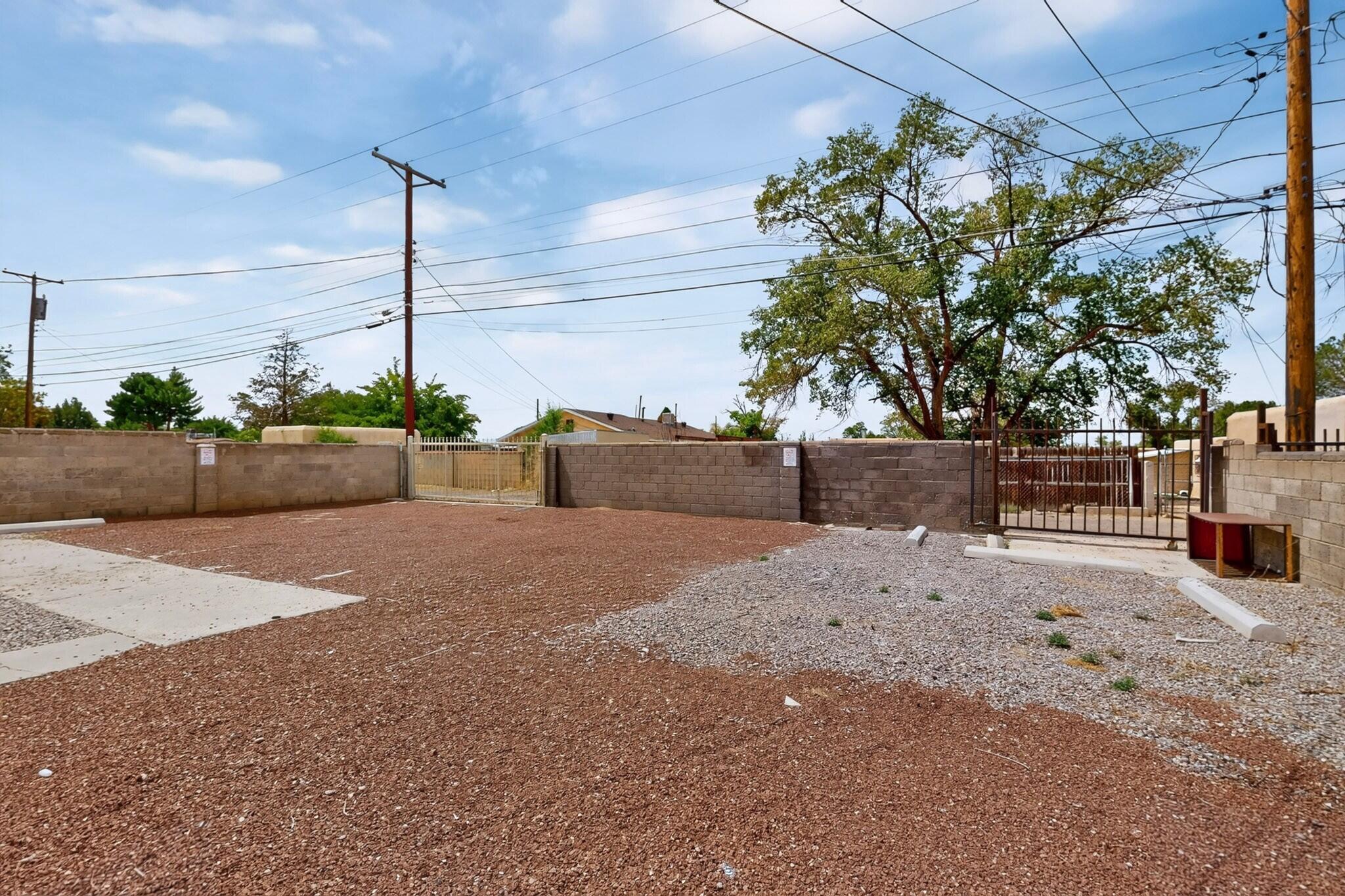 Photo 3 — 2907 San Mateo Boulevard NE