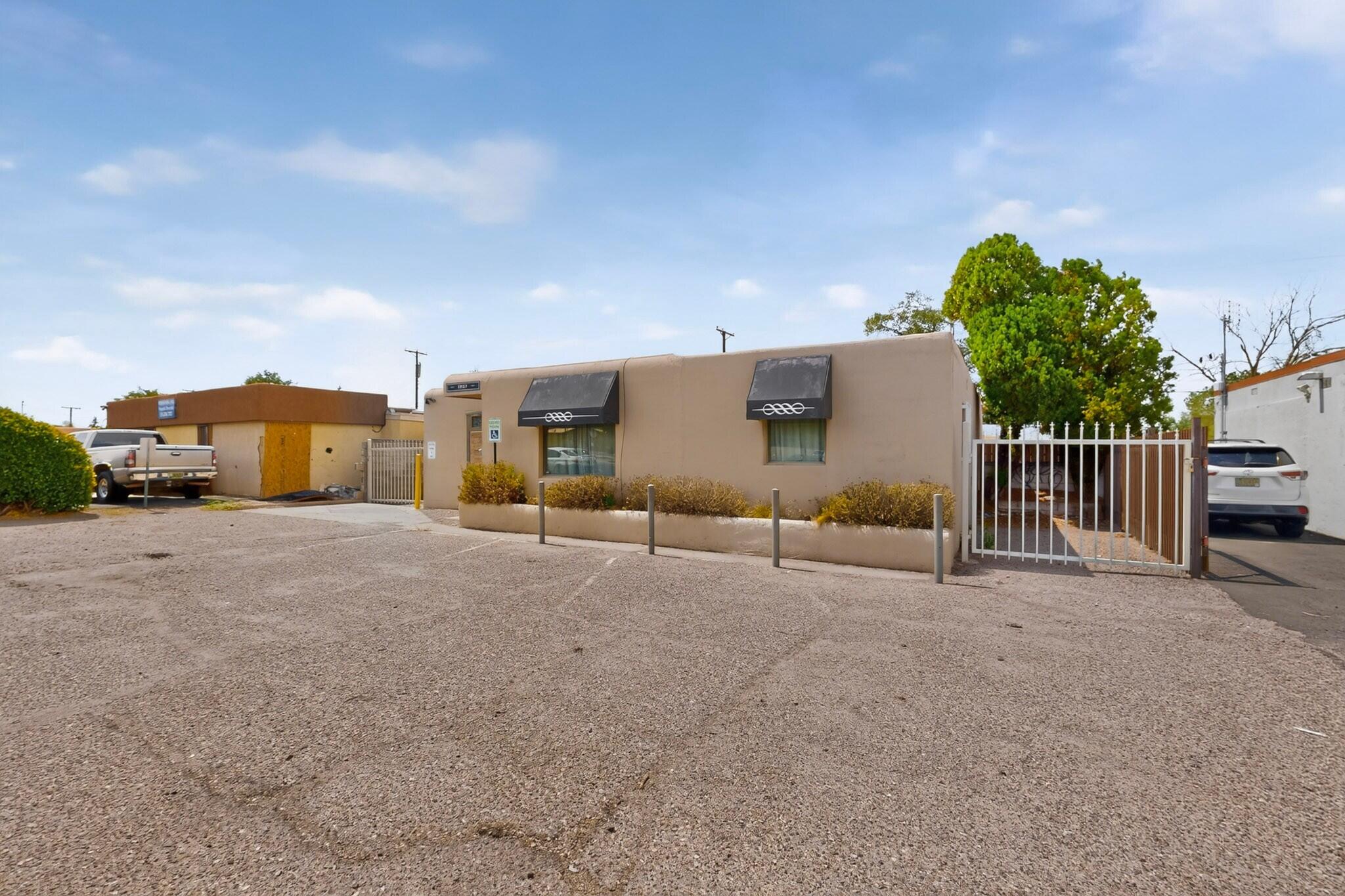 Photo 5 — 2907 San Mateo Boulevard NE
