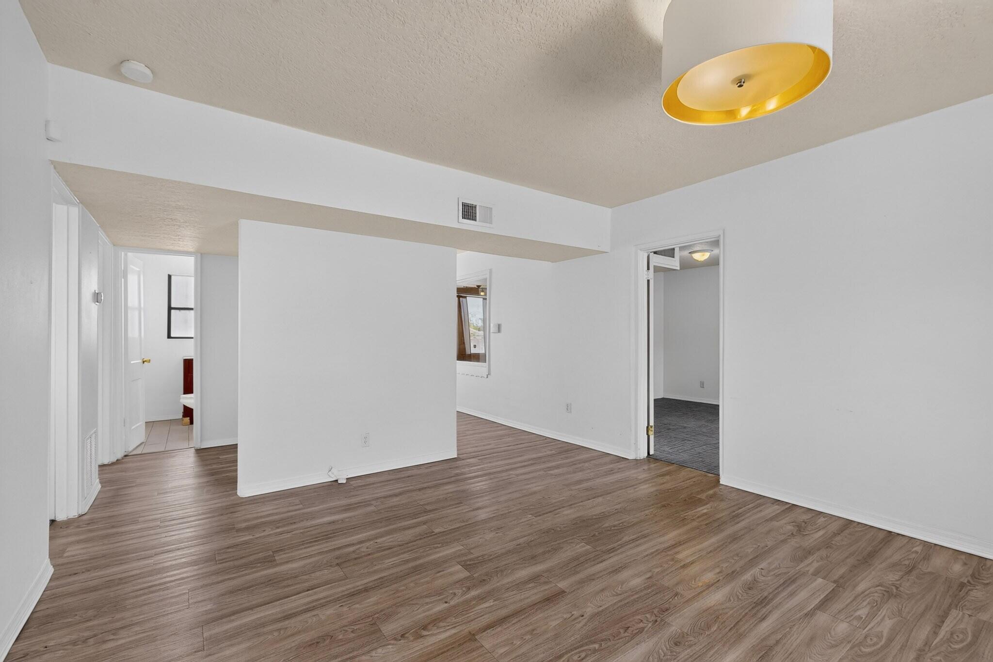 Photo 8 — 2907 San Mateo Boulevard NE