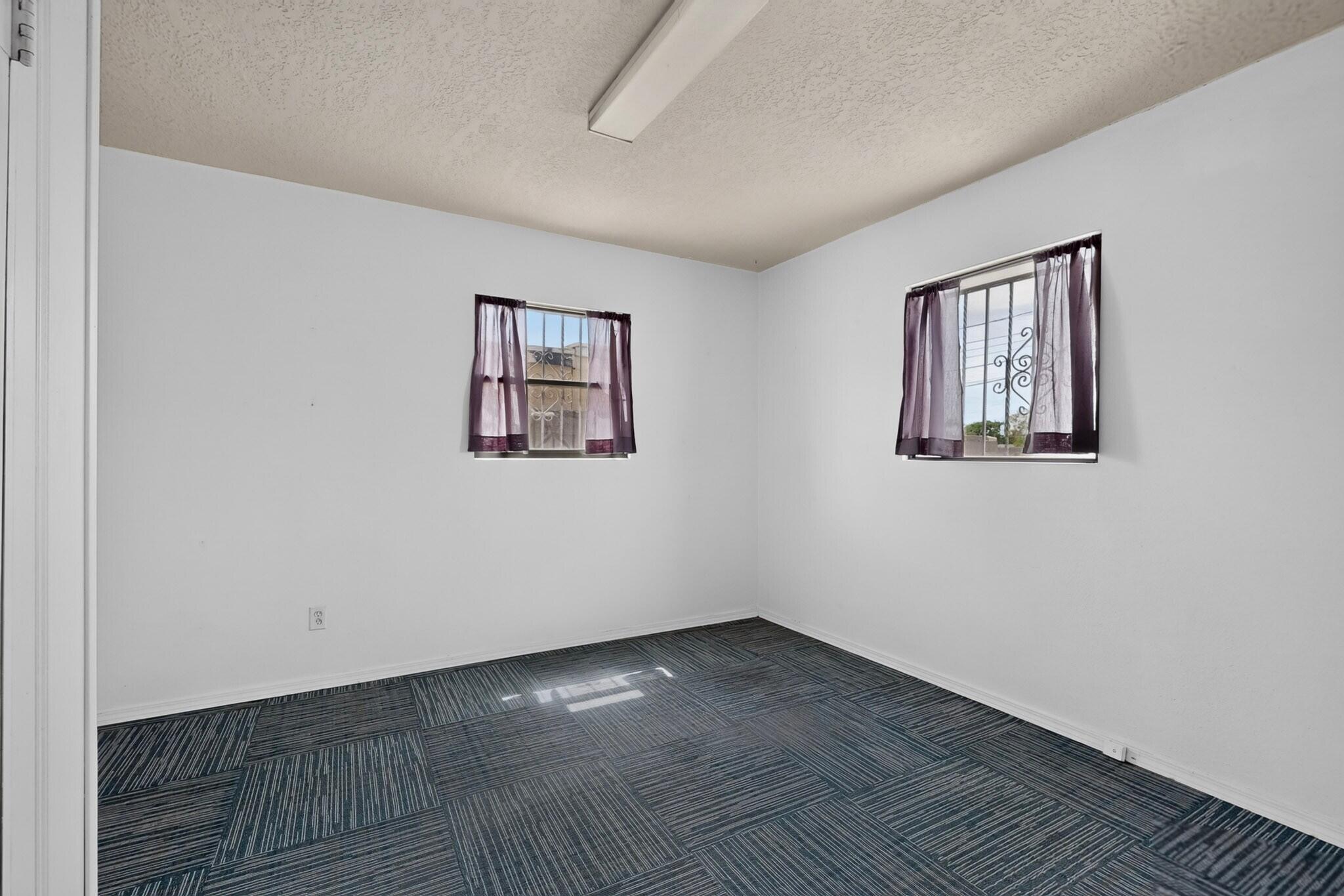 Photo 12 — 2907 San Mateo Boulevard NE