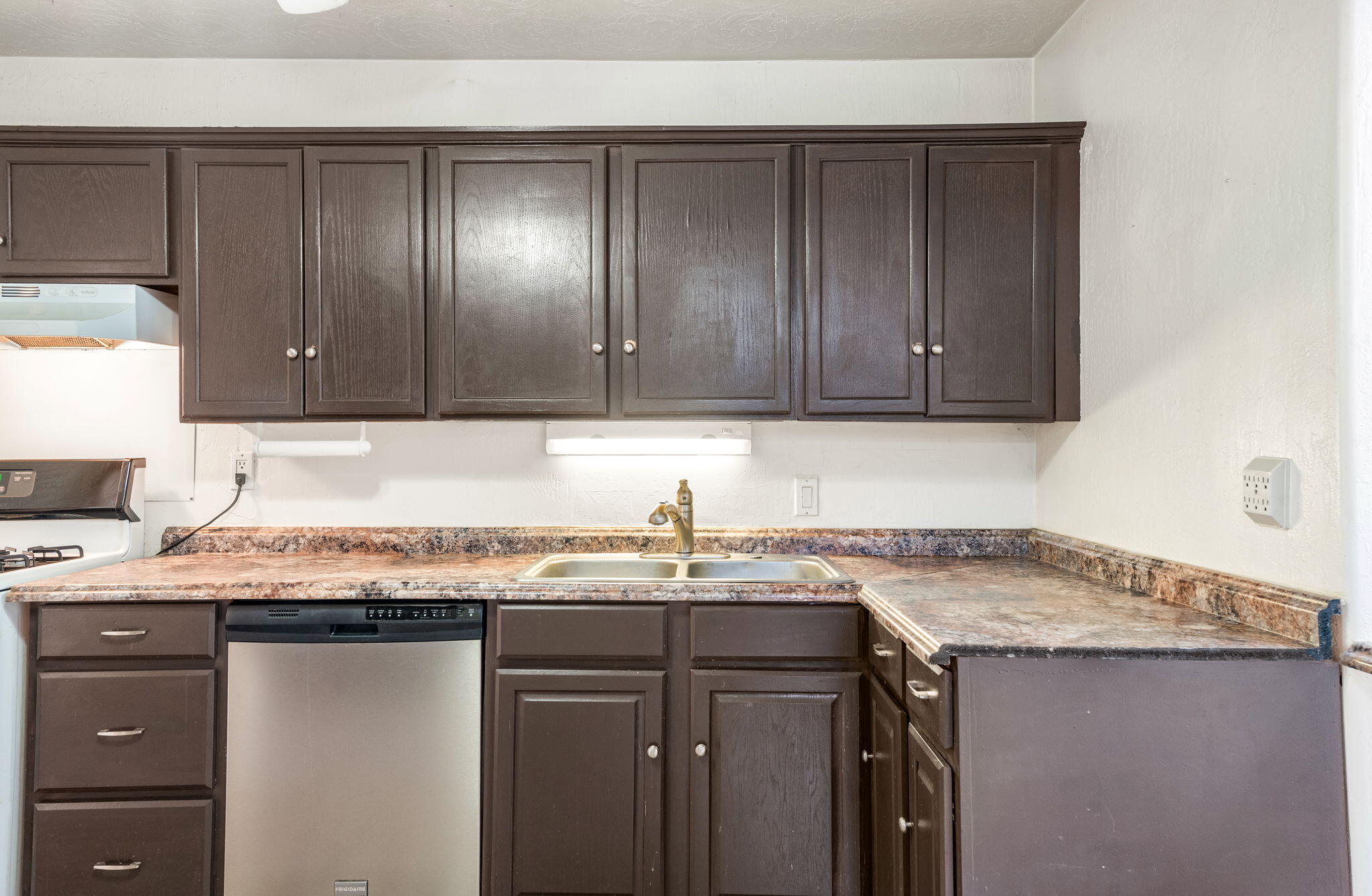 Photo 15 — 8909 Shoshone Road NE