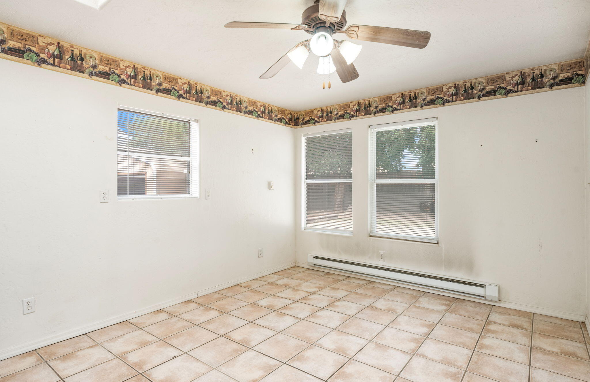 Photo 18 — 8909 Shoshone Road NE